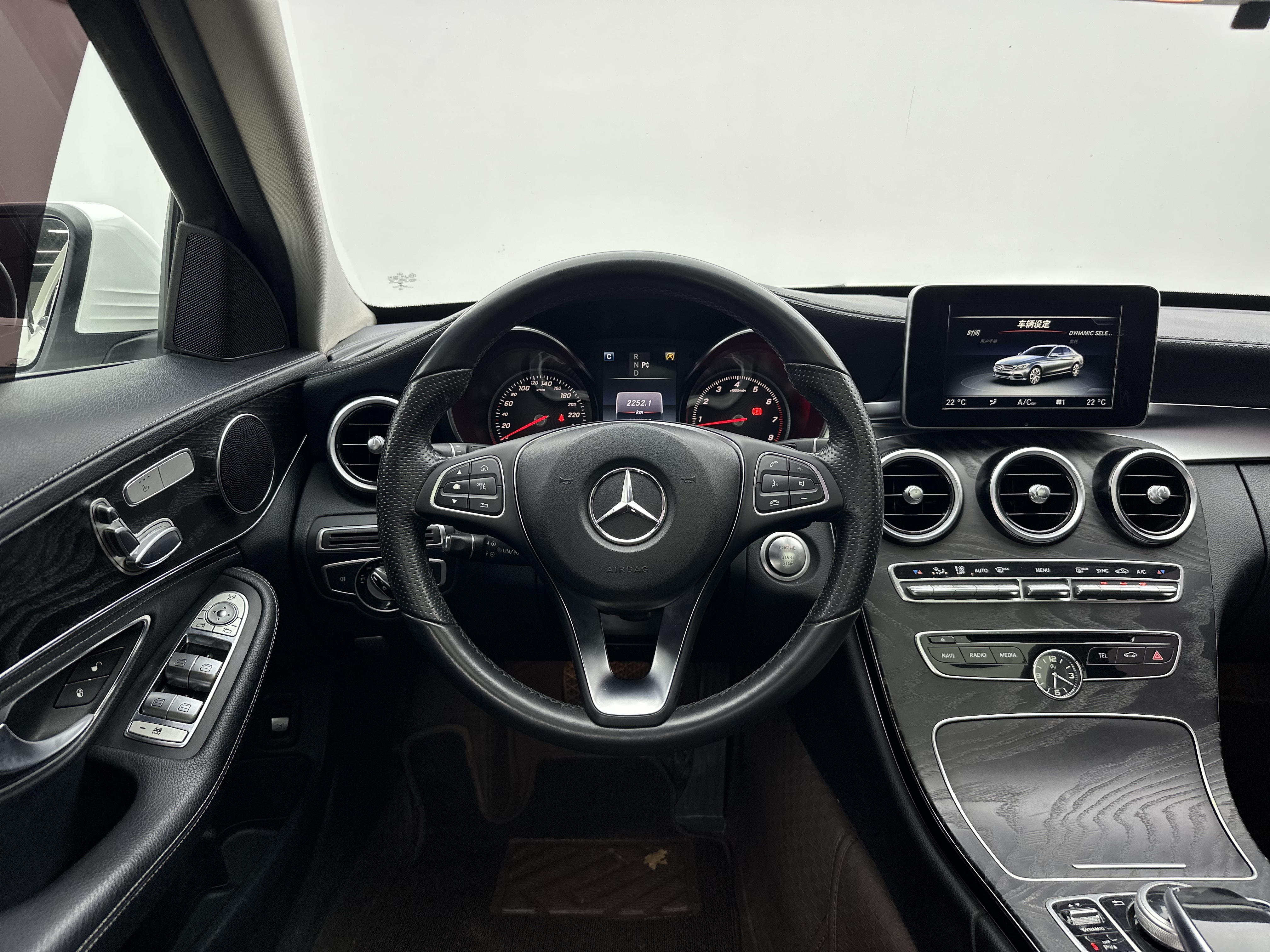 Mercedes-Benz C Class 2016 car image #9