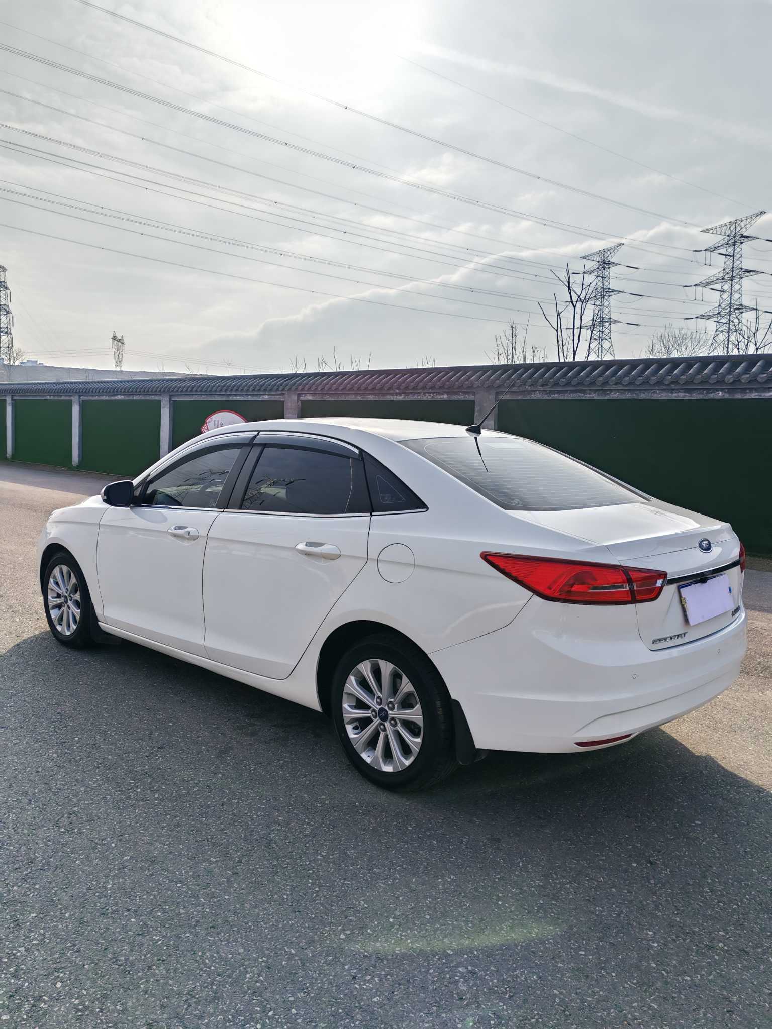 Ford Escort 2015 imagem de carro #9