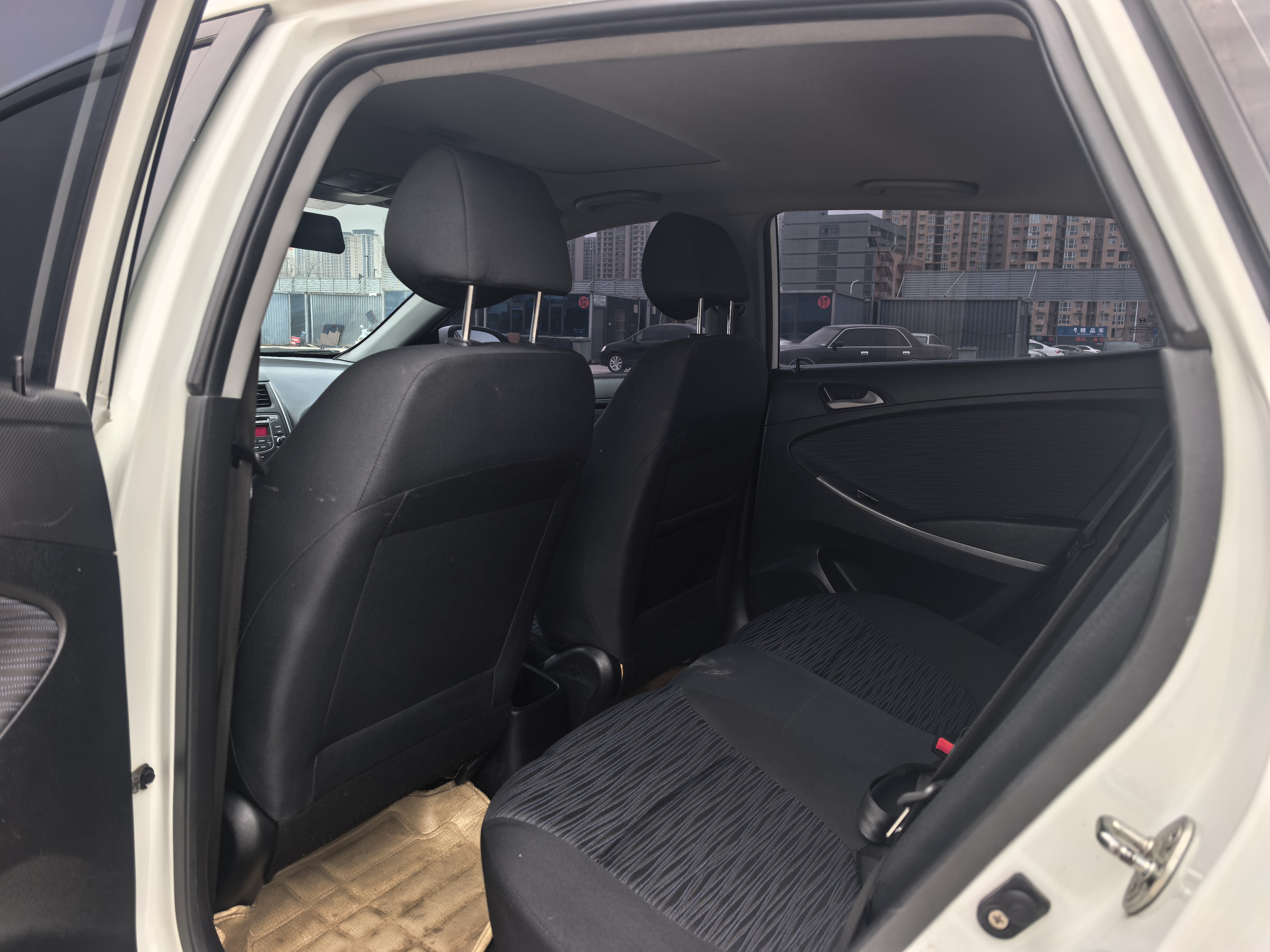 Hyundai Reina Hatchback 2017 immagine di auto #9