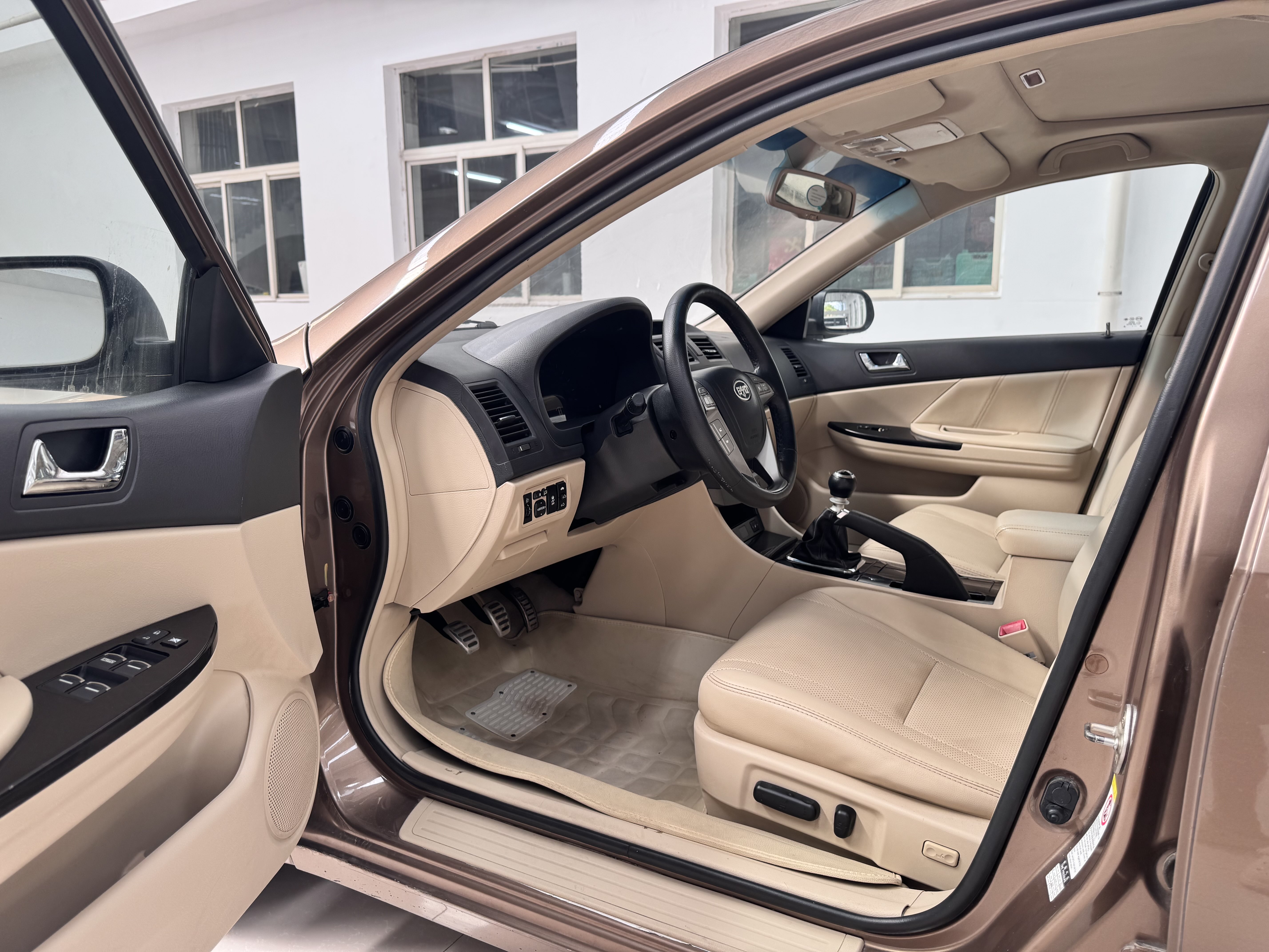 BYD G6 2014 #9 BYD G6 2014 car image #9