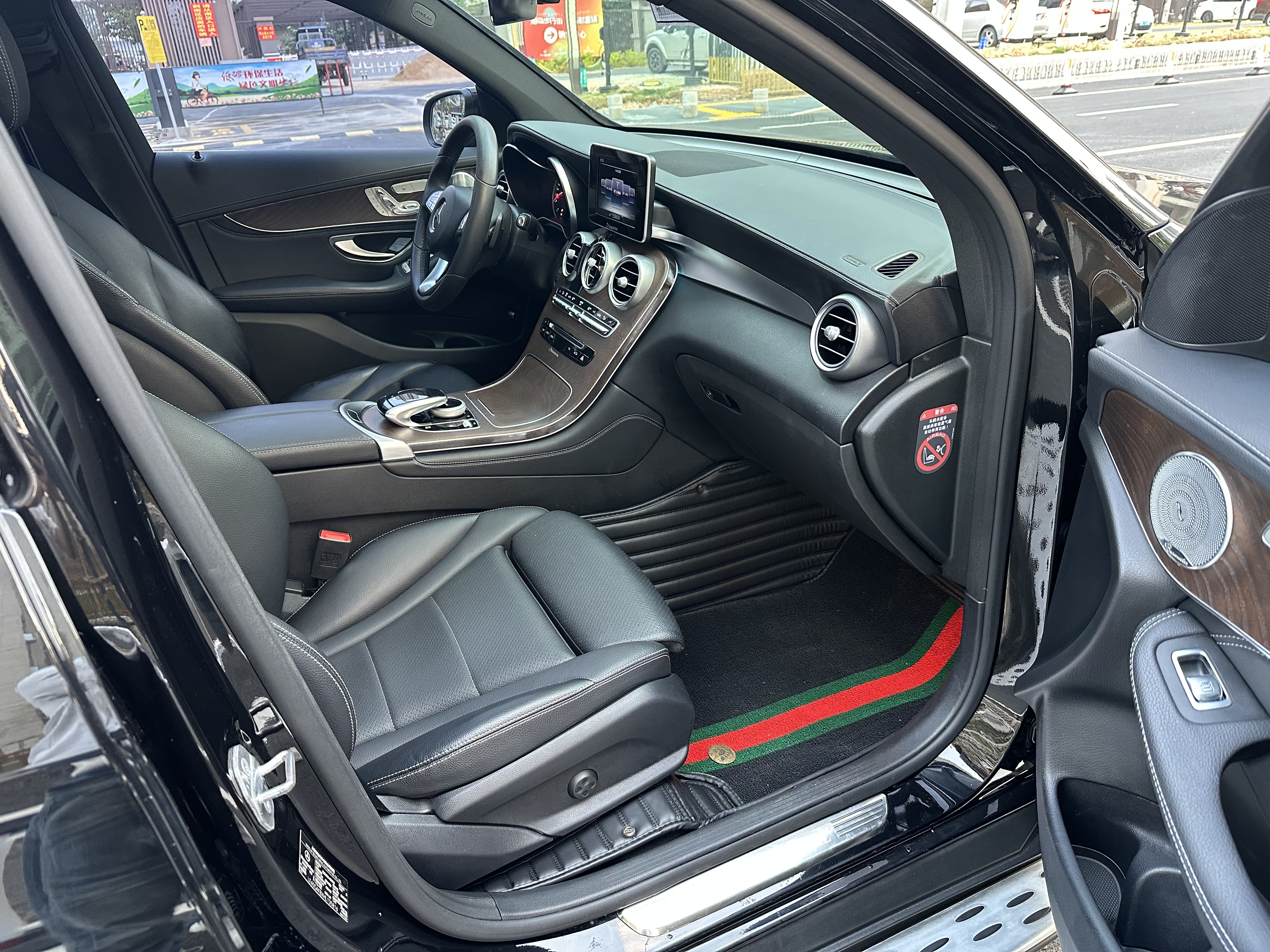 Mercedes-Benz GLC Class 2017 car image #9