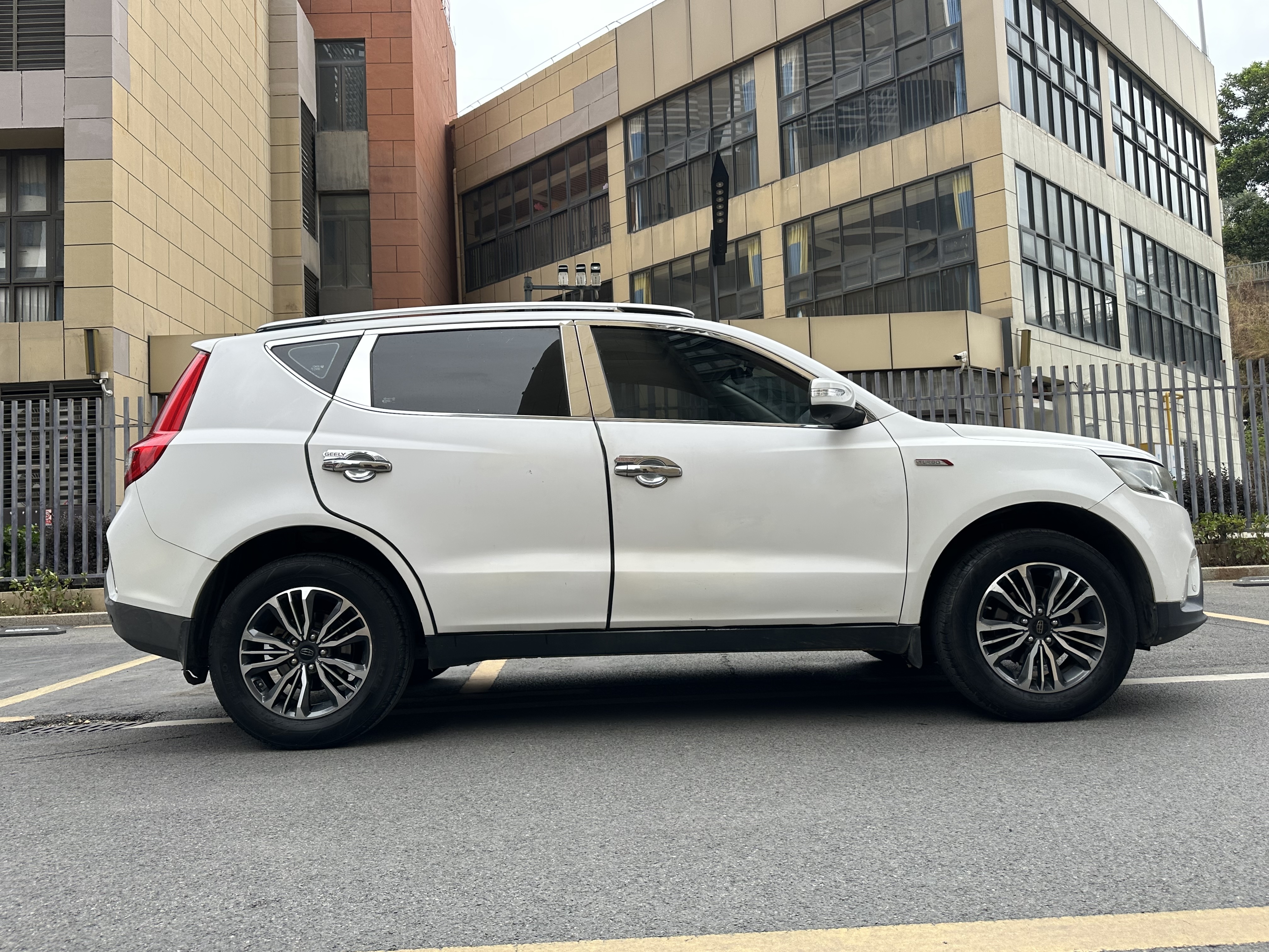 GEELY Vision X6 2017 car image #9
