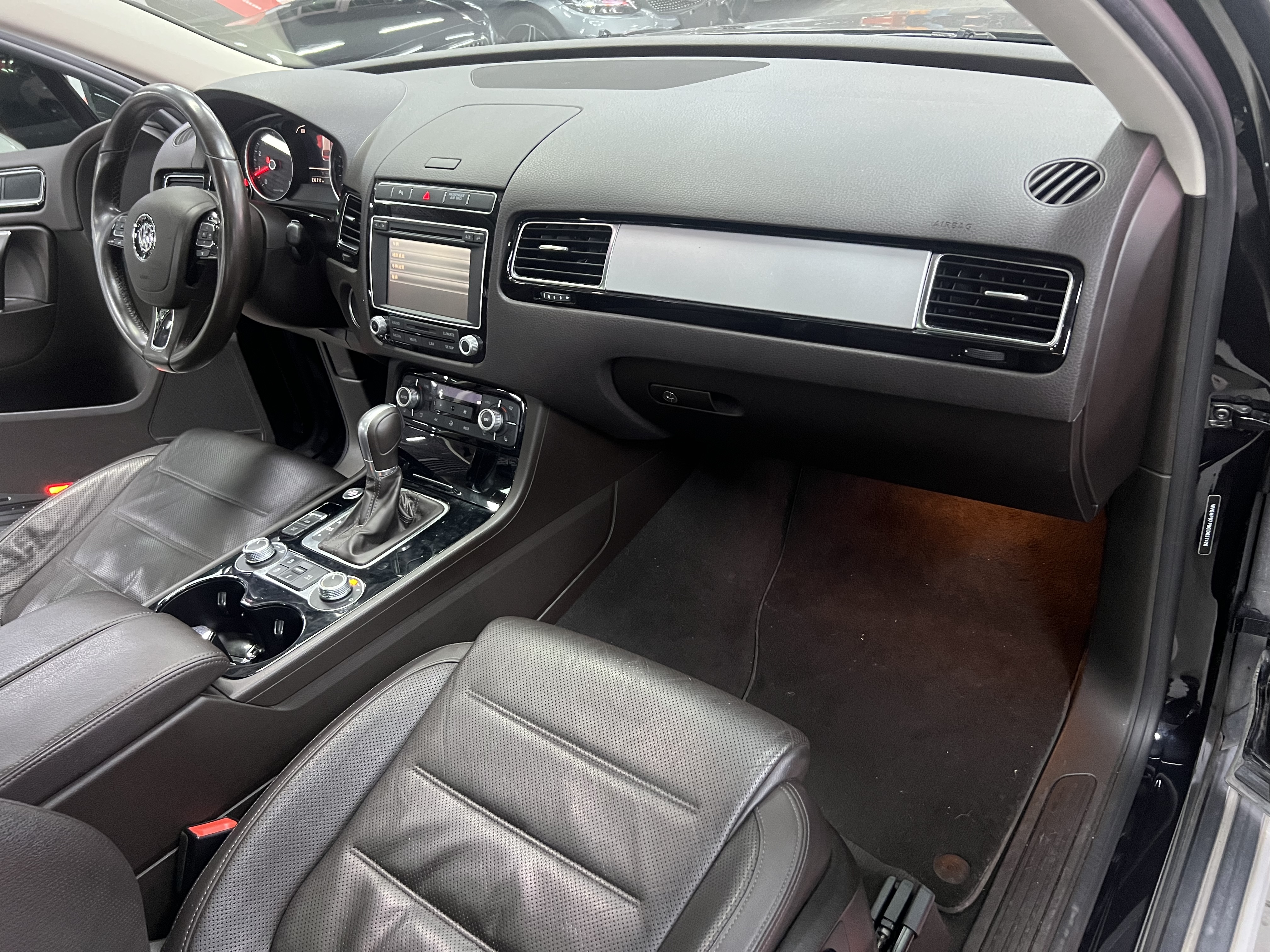 Volkswagen Touareg 2016 car image #9