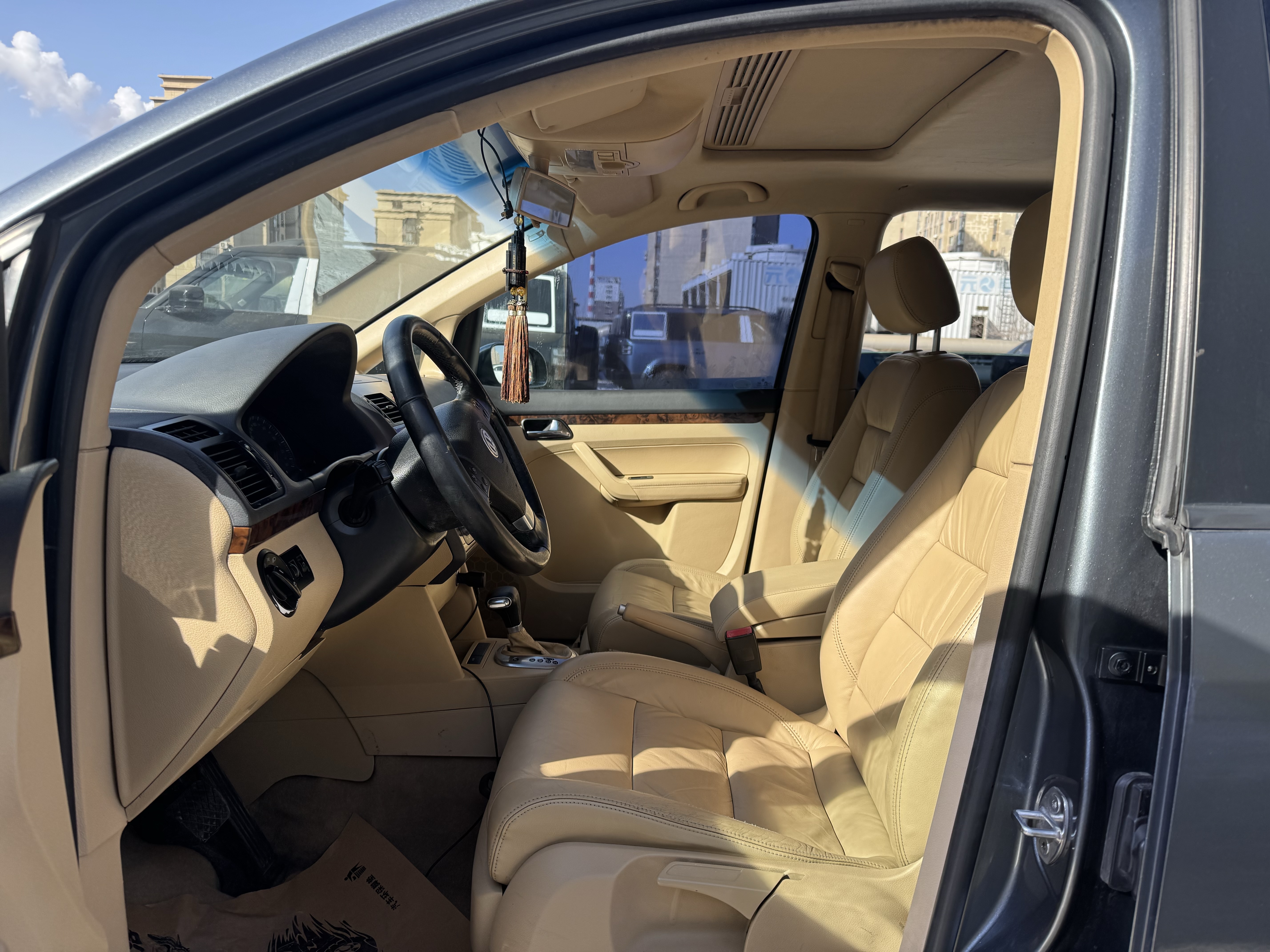 Volkswagen Touran 2009 car image #9