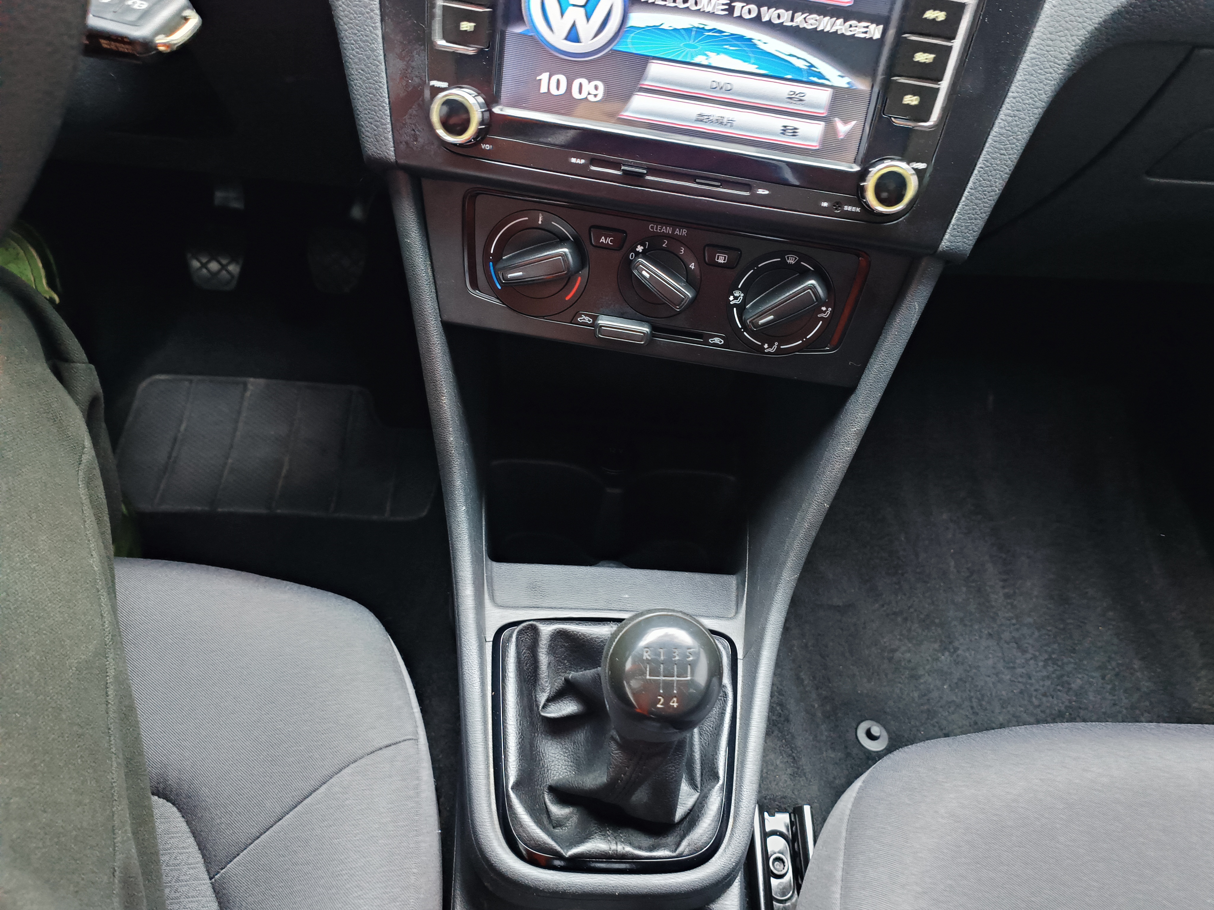 Santana 2015 car image #9