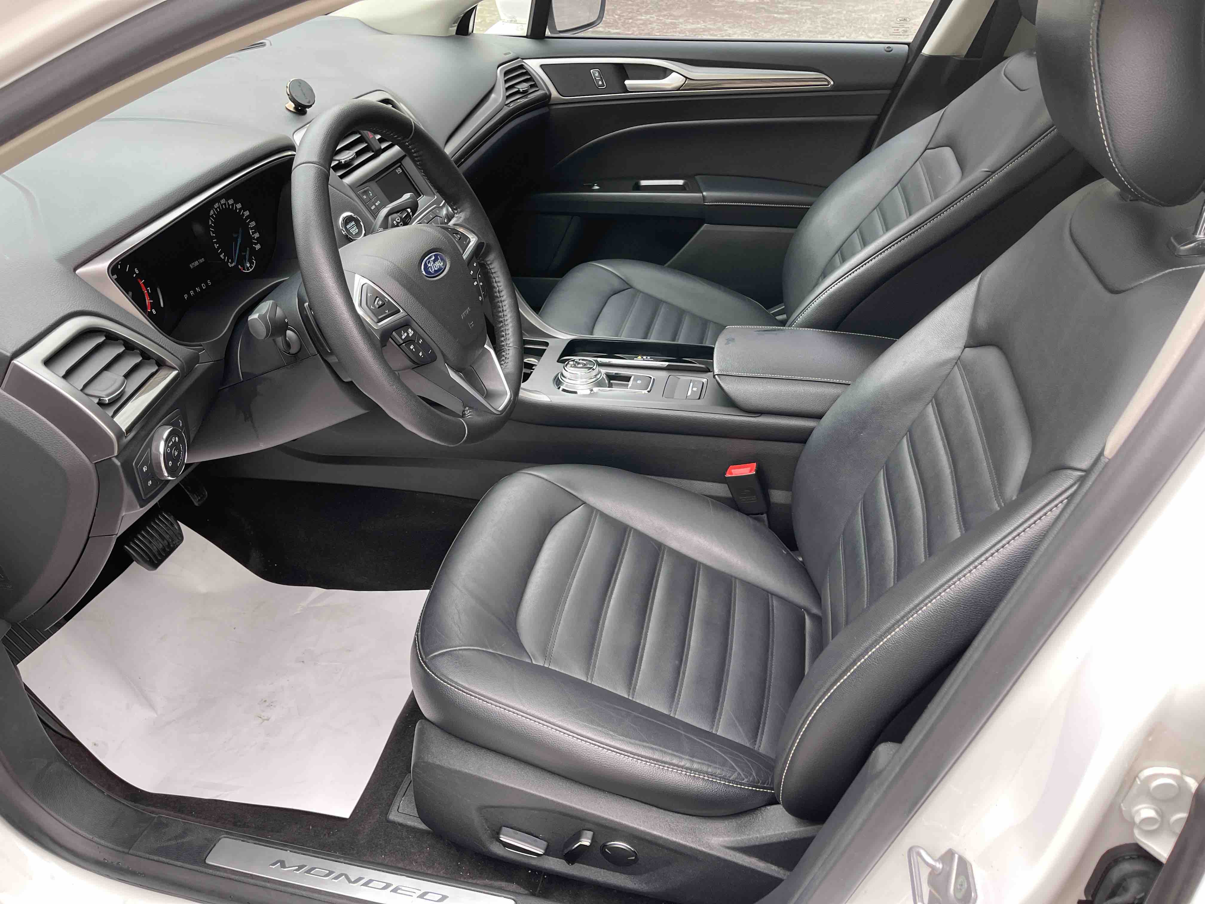 Ford Mondeo 2019 car image #9