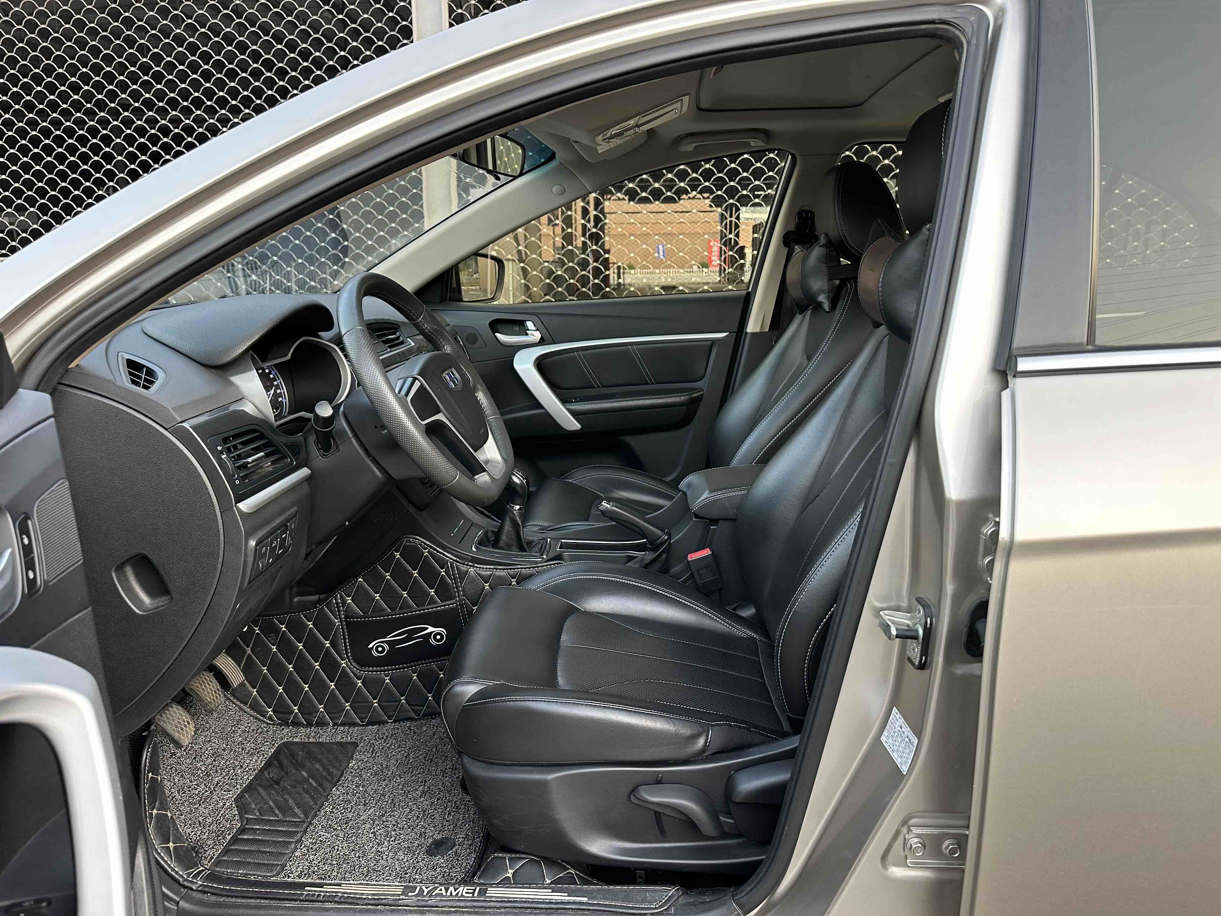 GEELY Emgrand 2017 car image #9