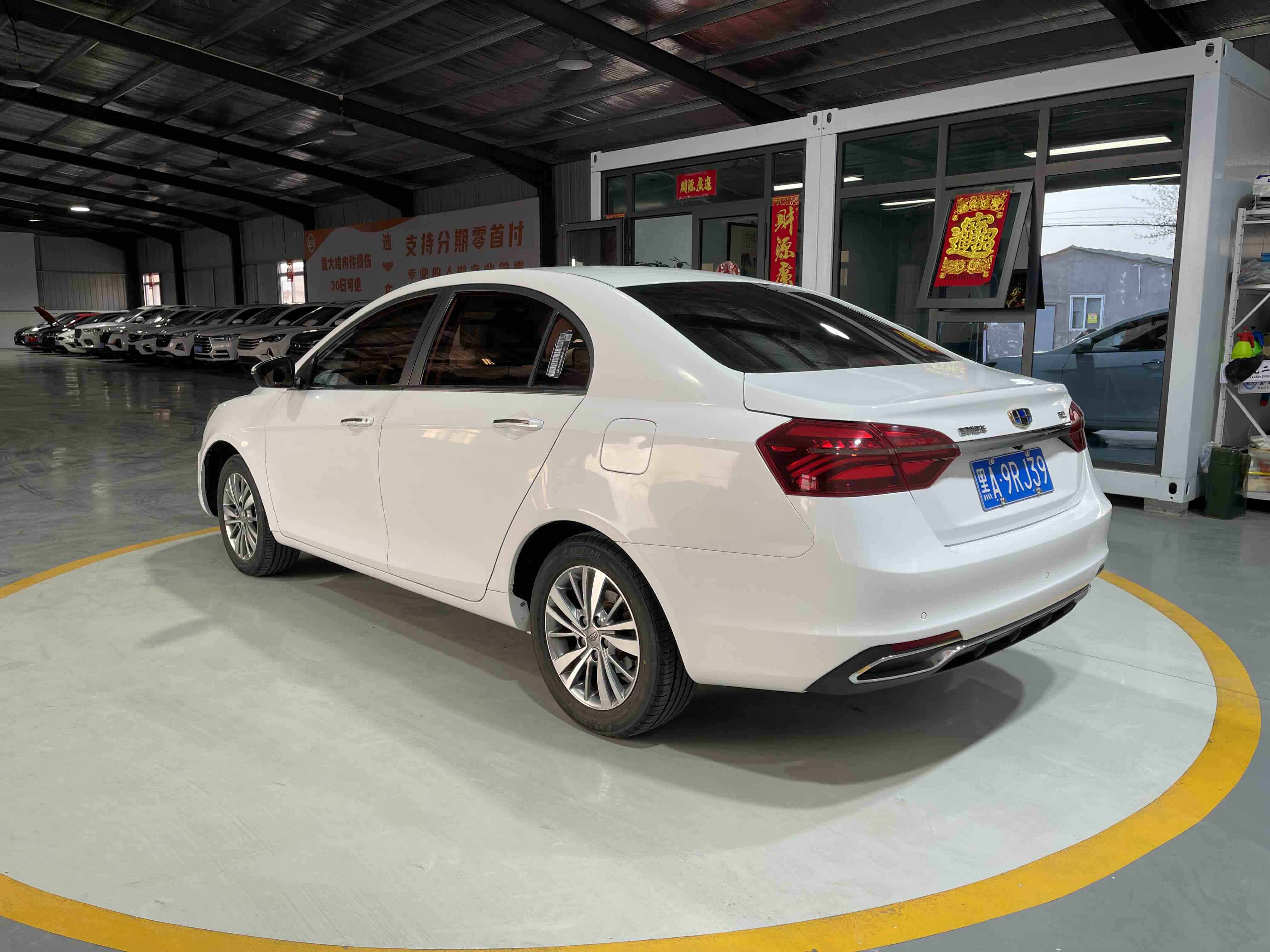 GEELY Emgrand 2018 car image #9