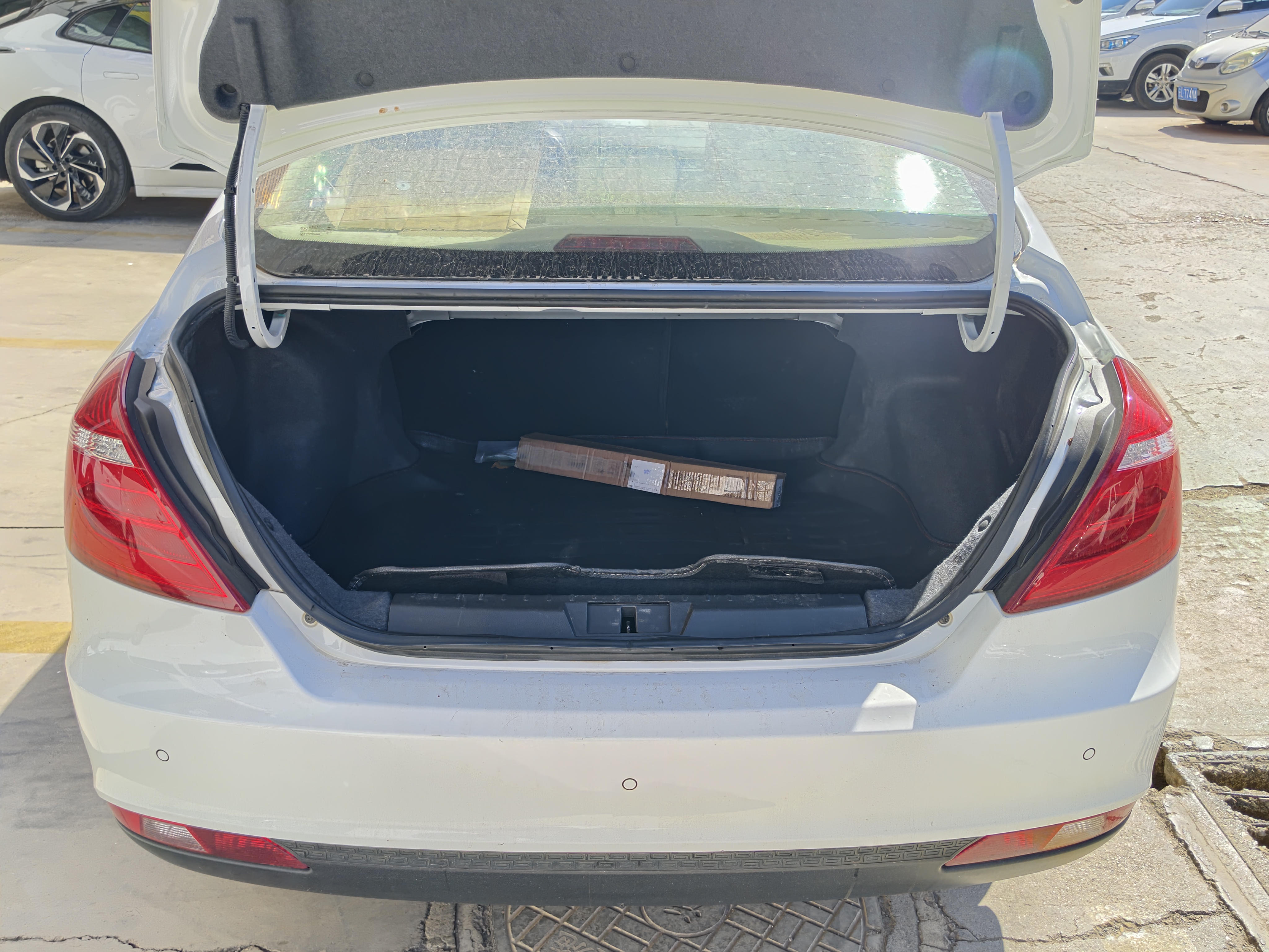 GEELY Emgrand 2017 car image #9
