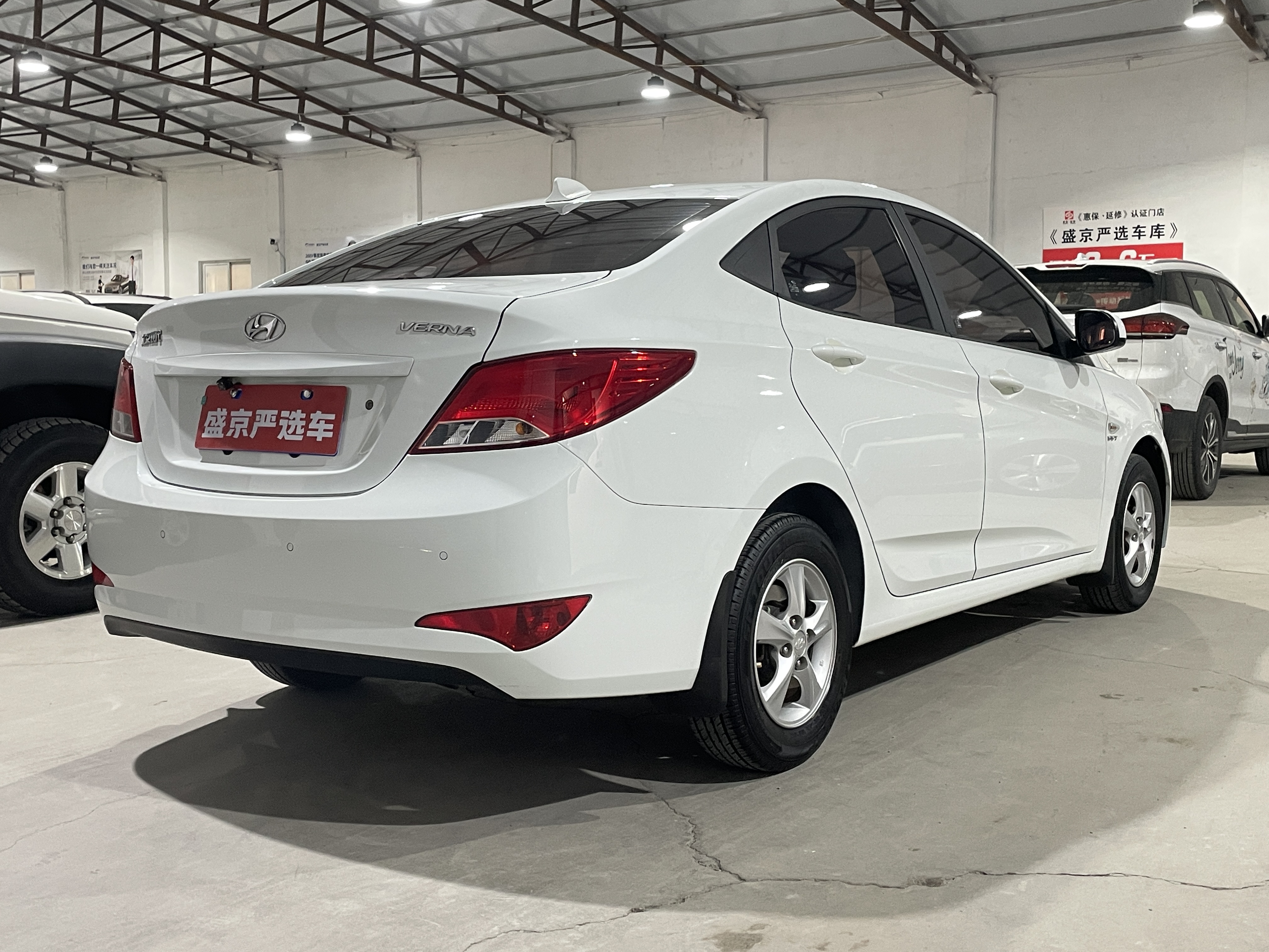 Hyundai Reina 2016 car image #9