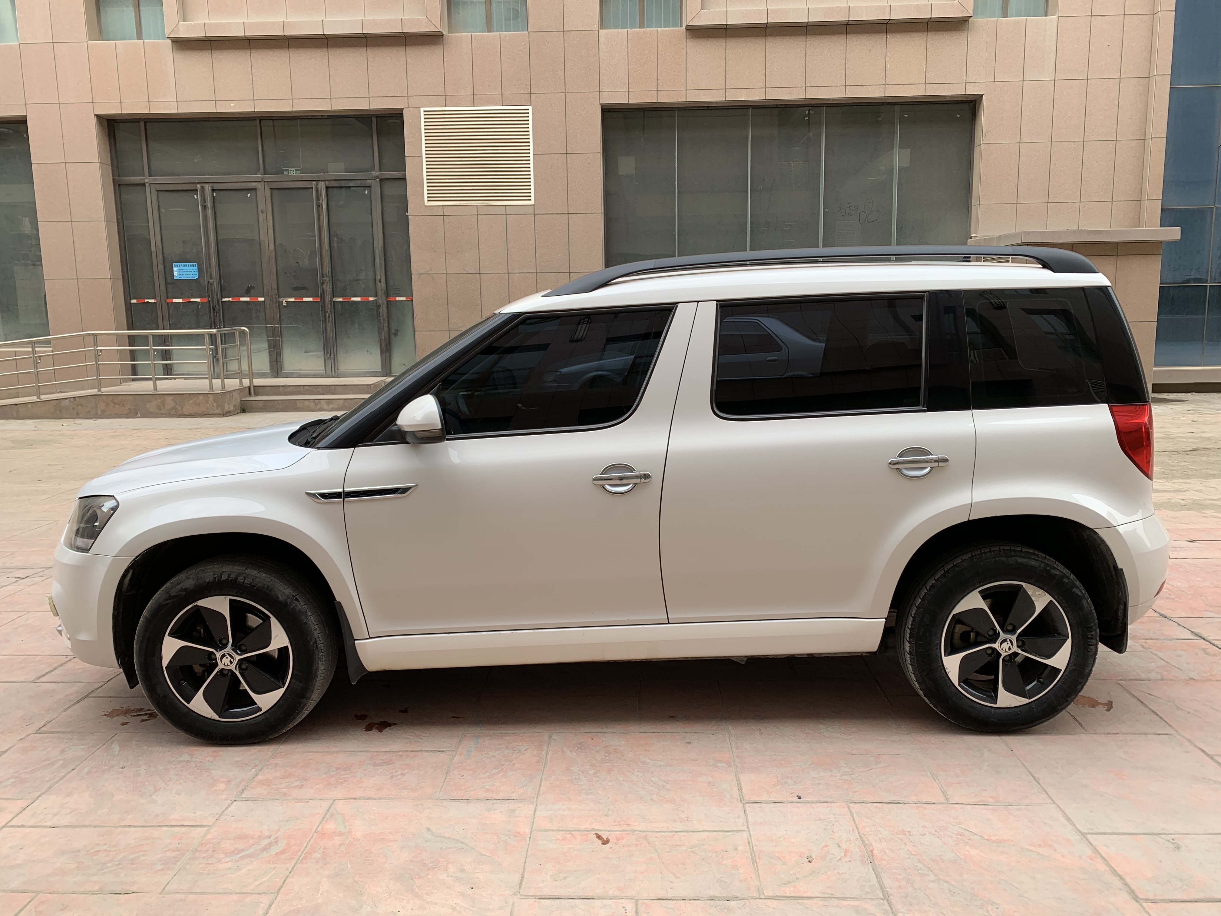 Skoda Yeti 2016 car image #9