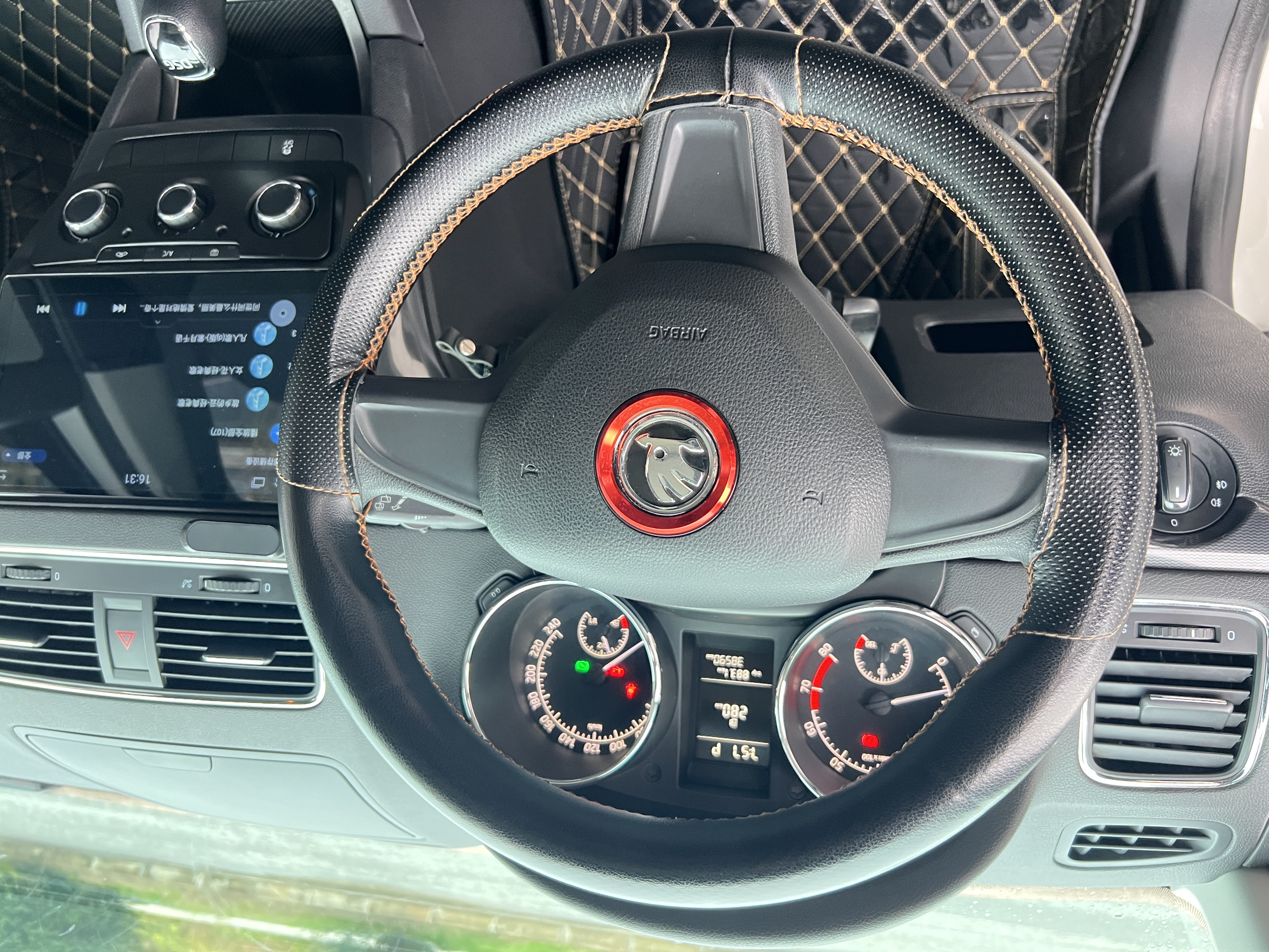 Skoda Yeti 2018 car image #9