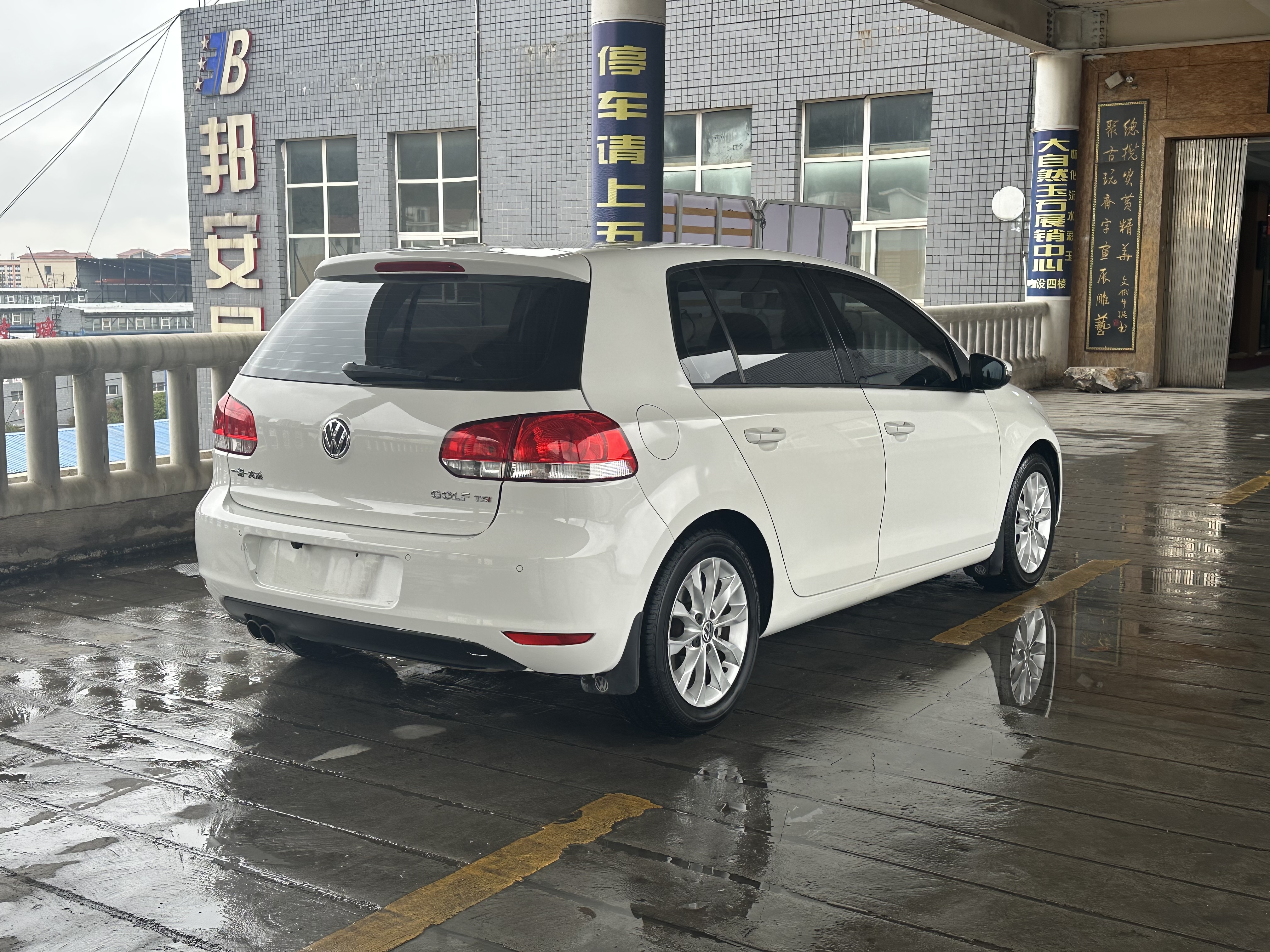 Volkswagen Golf 2013 car image #9