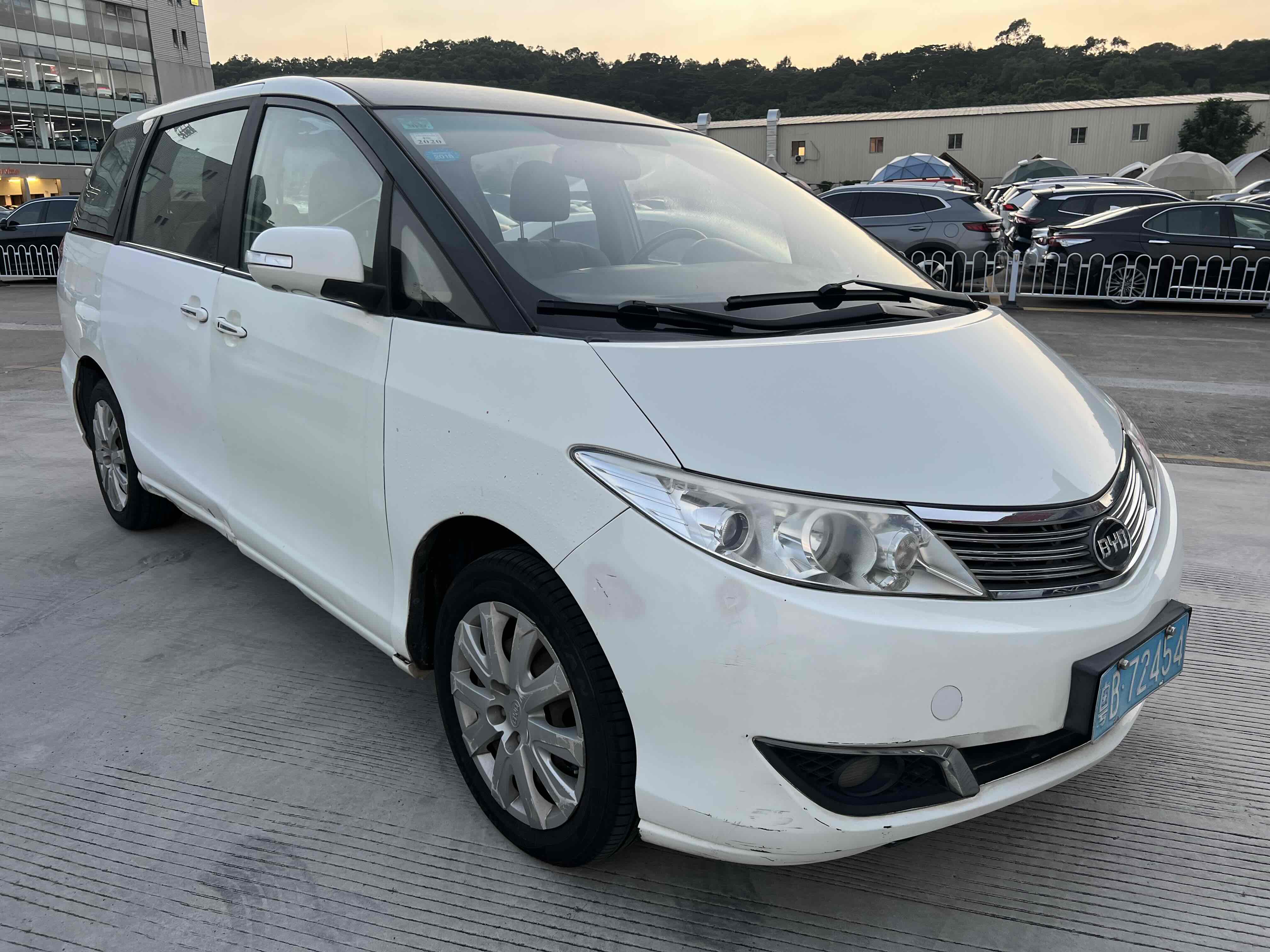 BYD M6 2014 car image #9