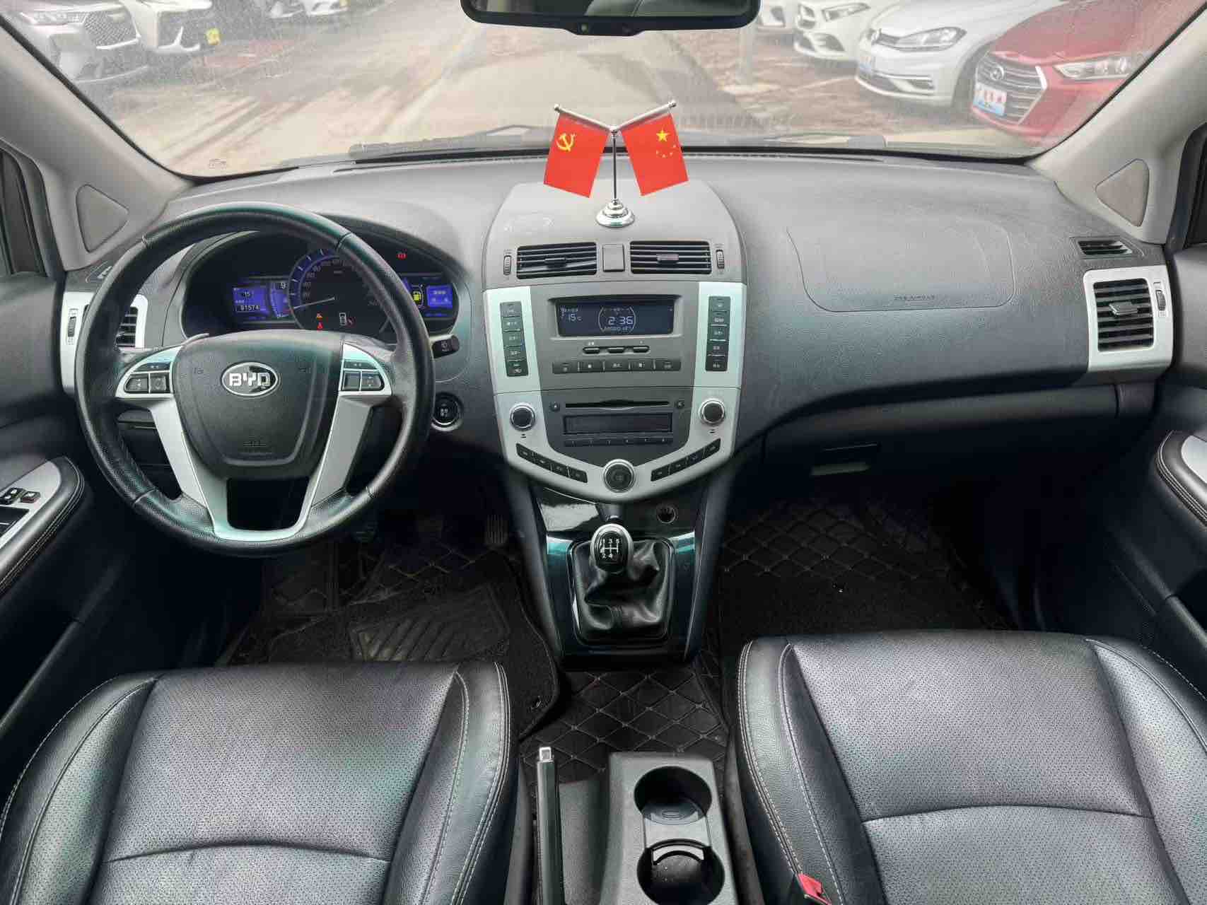 BYD M6 2013 car image #9