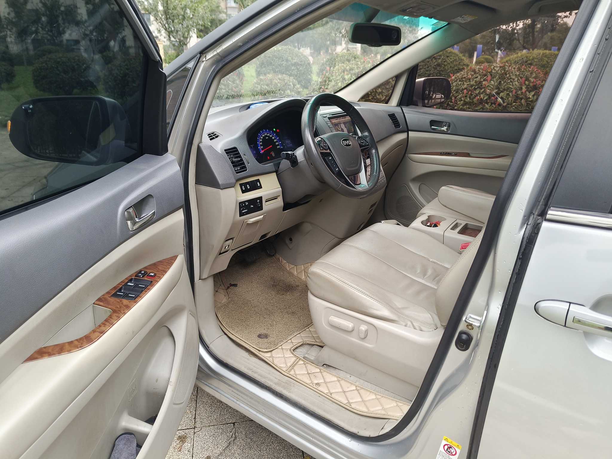 BYD M6 2014 #9 BYD M6 2014 car image #9