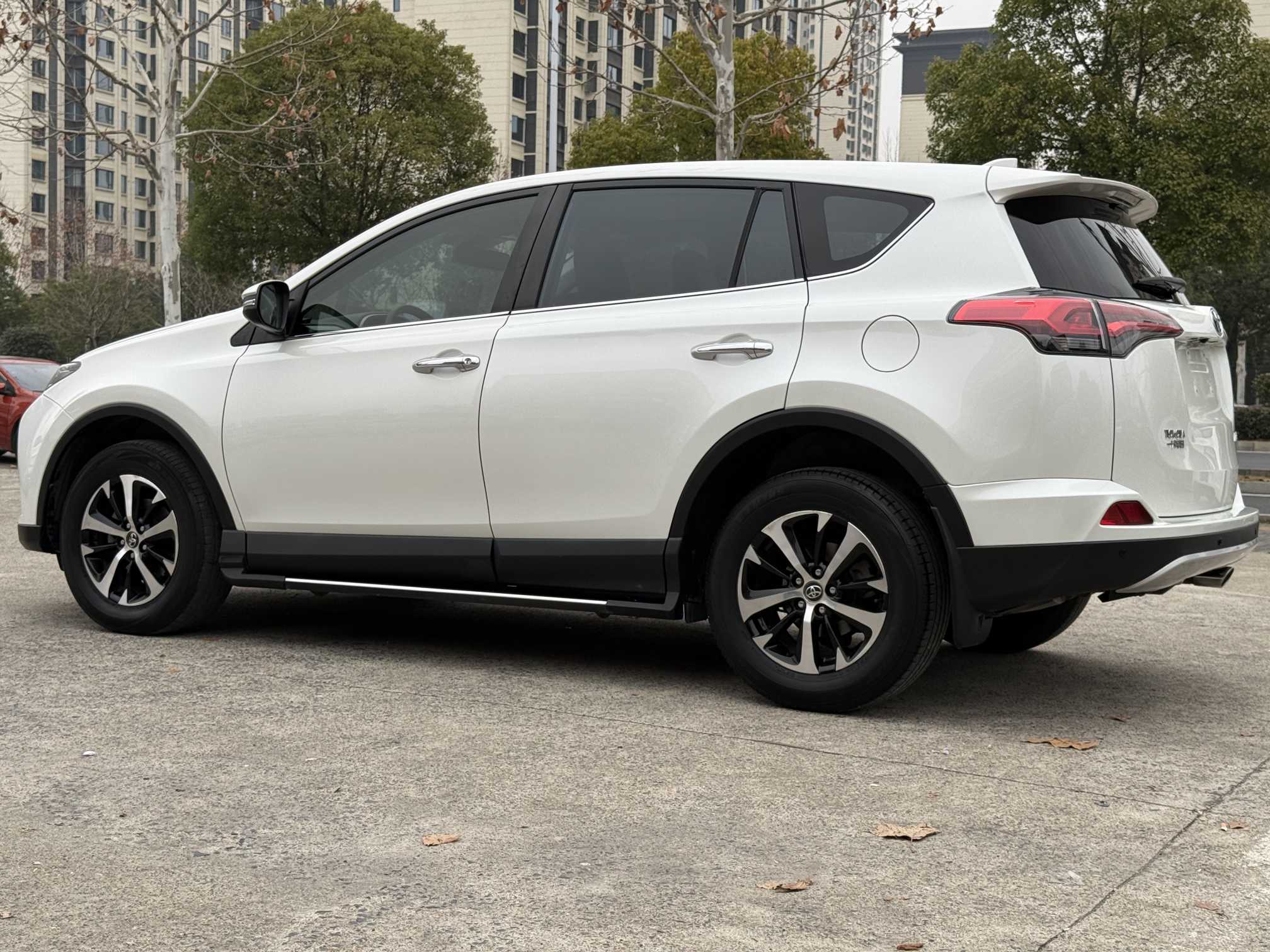 Toyota RAV4 2016 car image #9