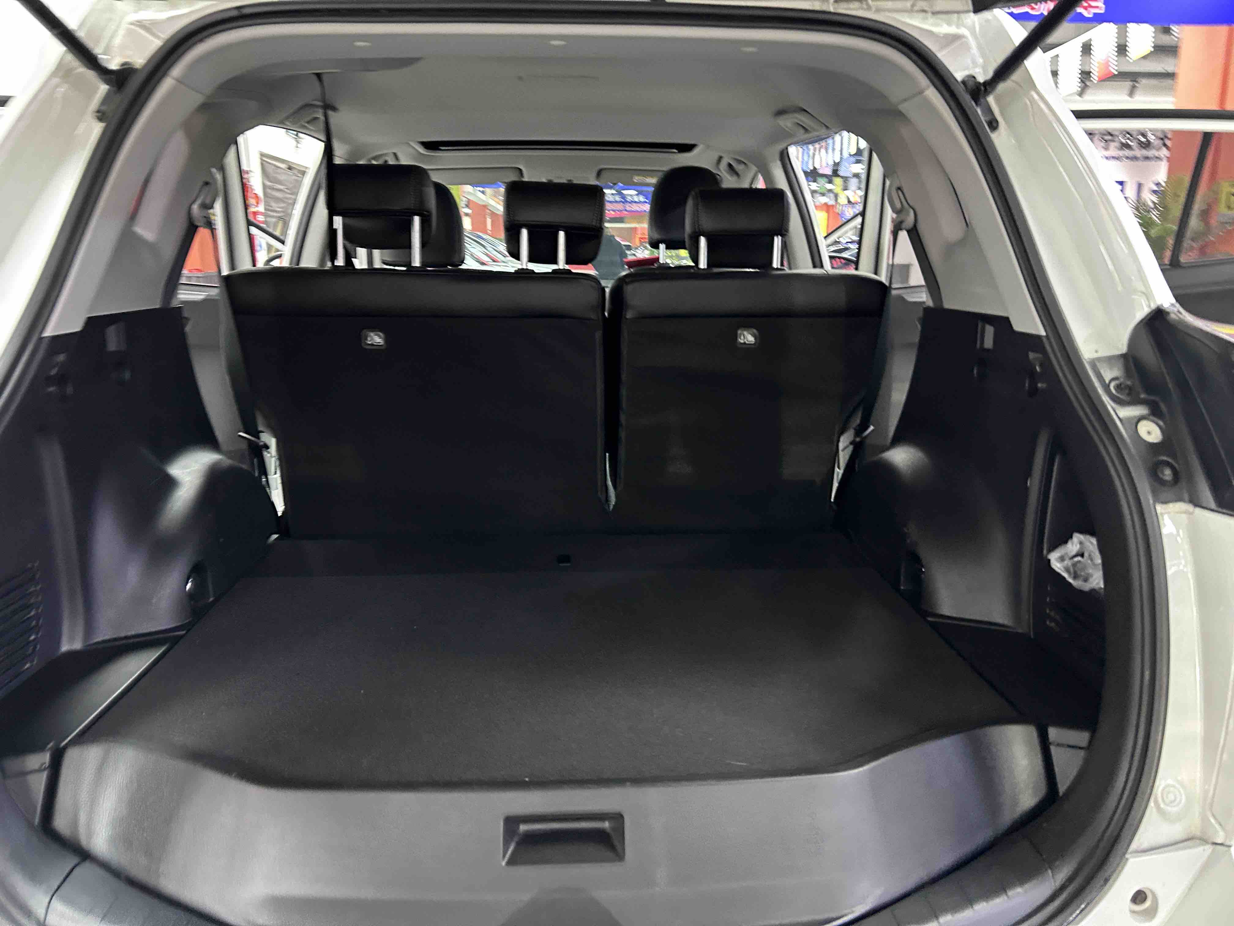 Toyota RAV4 2017 car image #9