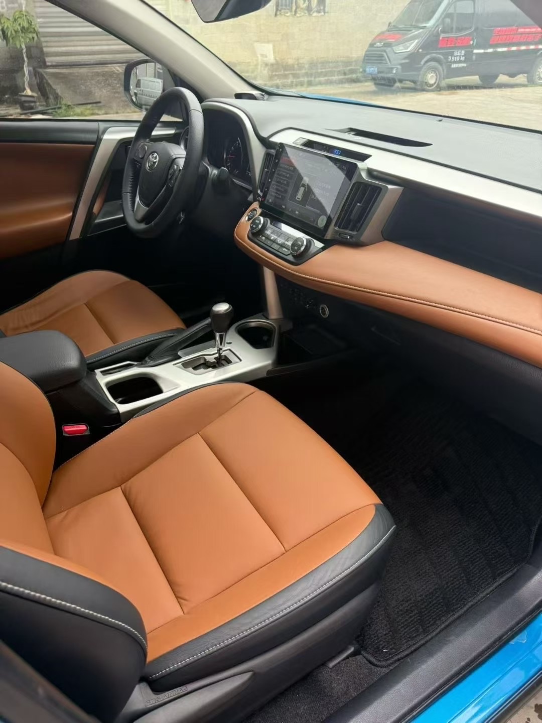 RAV4 2016 car image #9