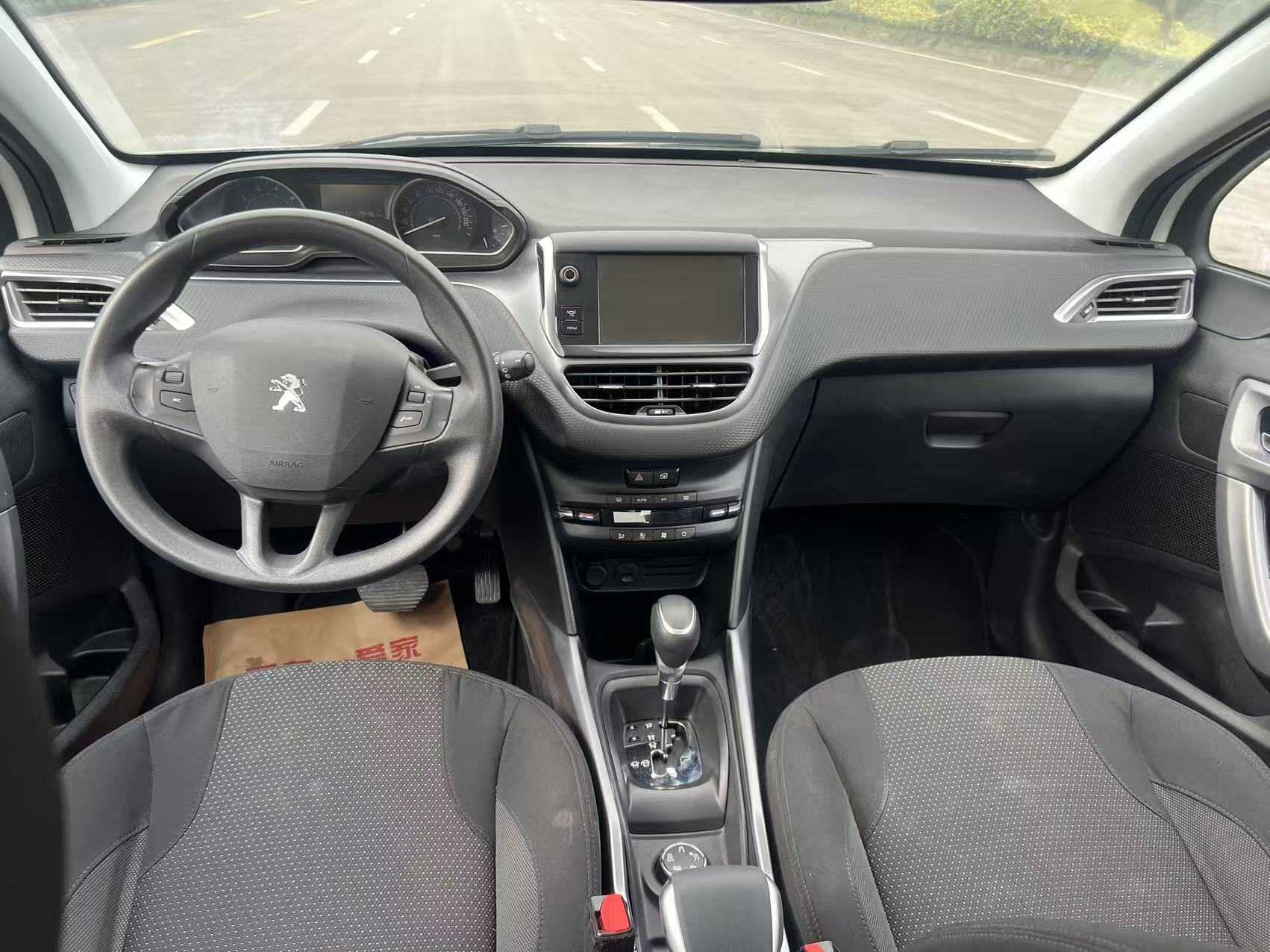 Peugeot 2008 2016 car image #9