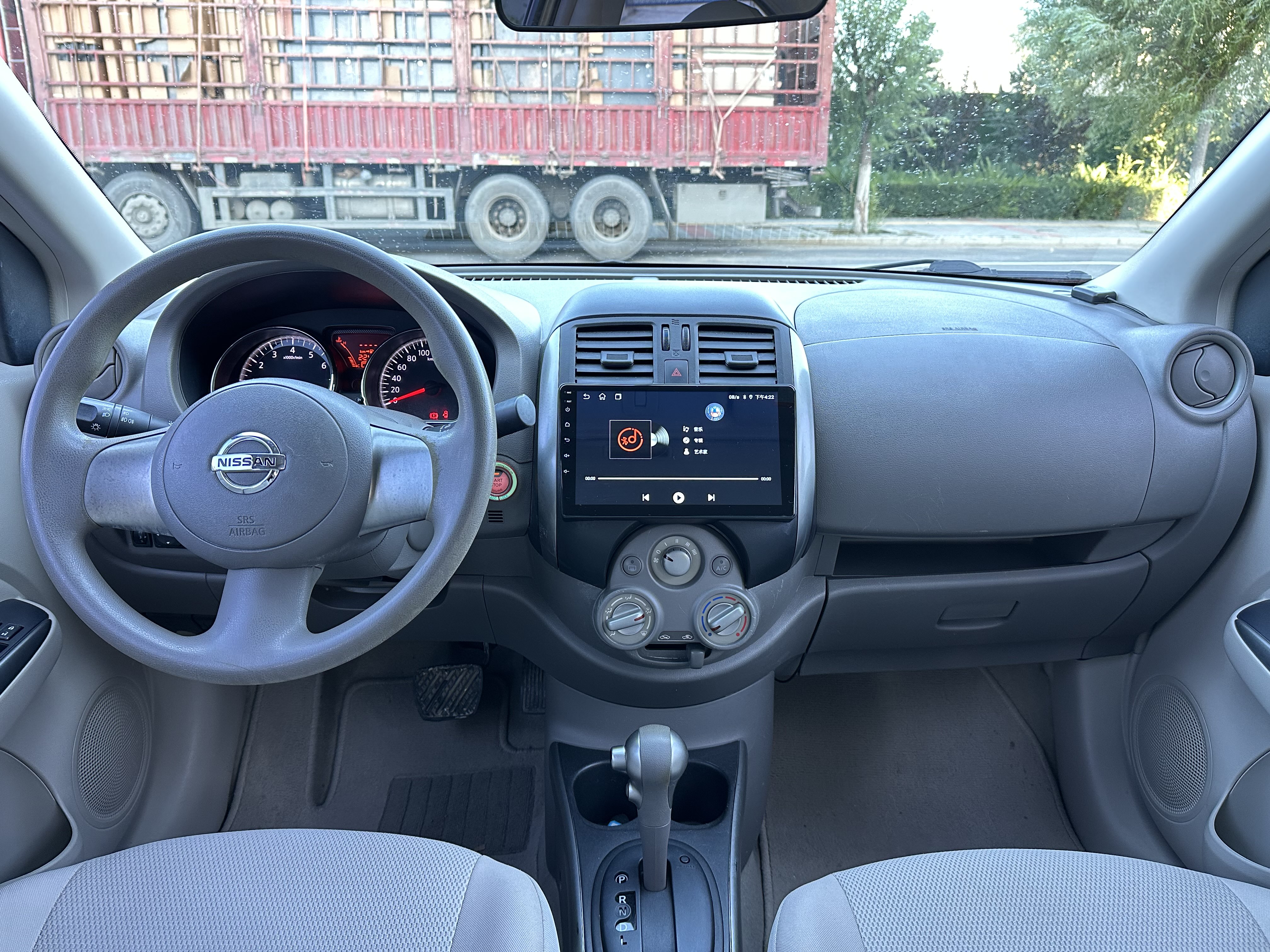 Nissan Sunny 2013 #9 Nissan Sunny 2013 car image #9
