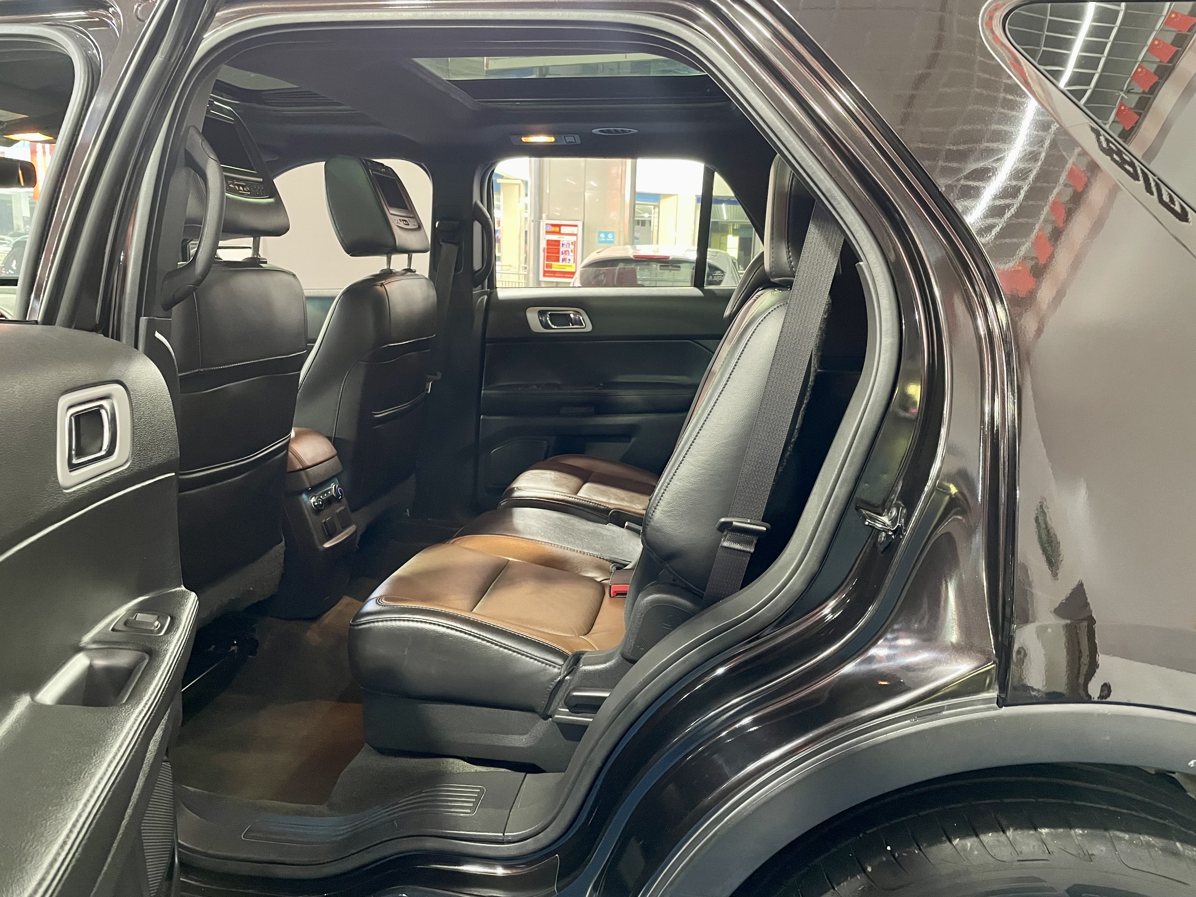 Ford Explorer (Imported) 2014 car image #9