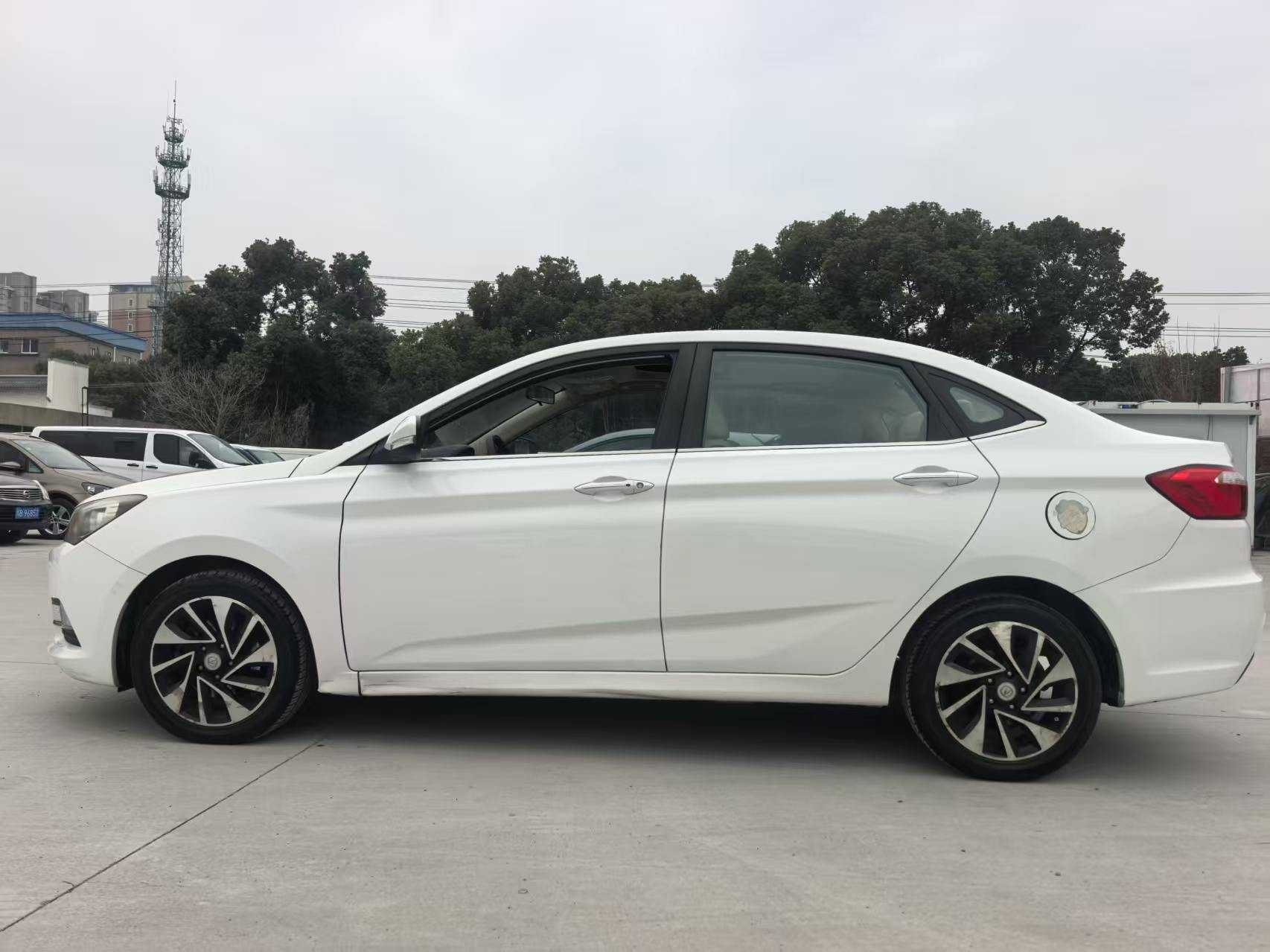 Changan Alsvin V7 2016 car image #9