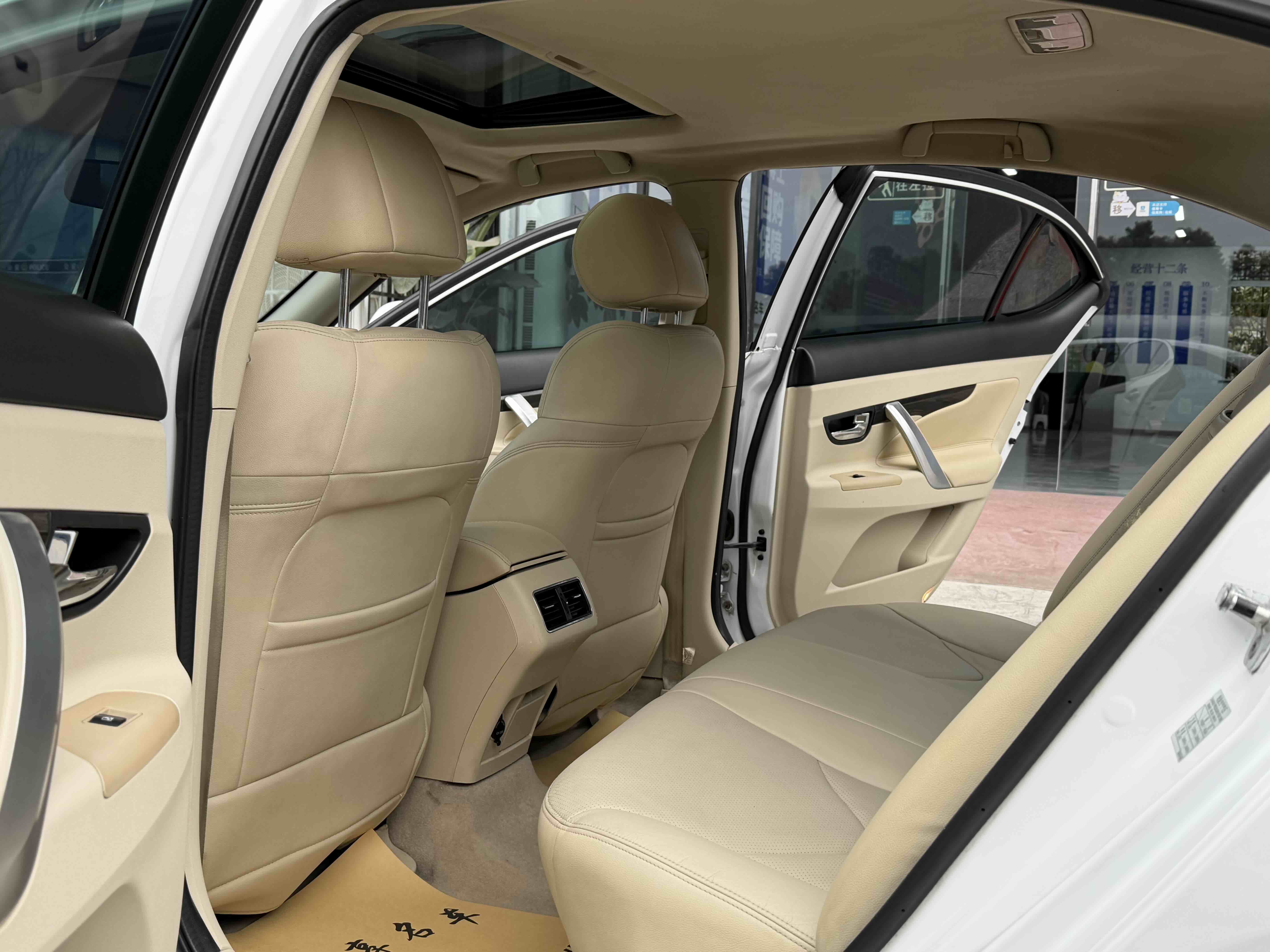 Volkswagen Raeton 2016 immagine di auto #9