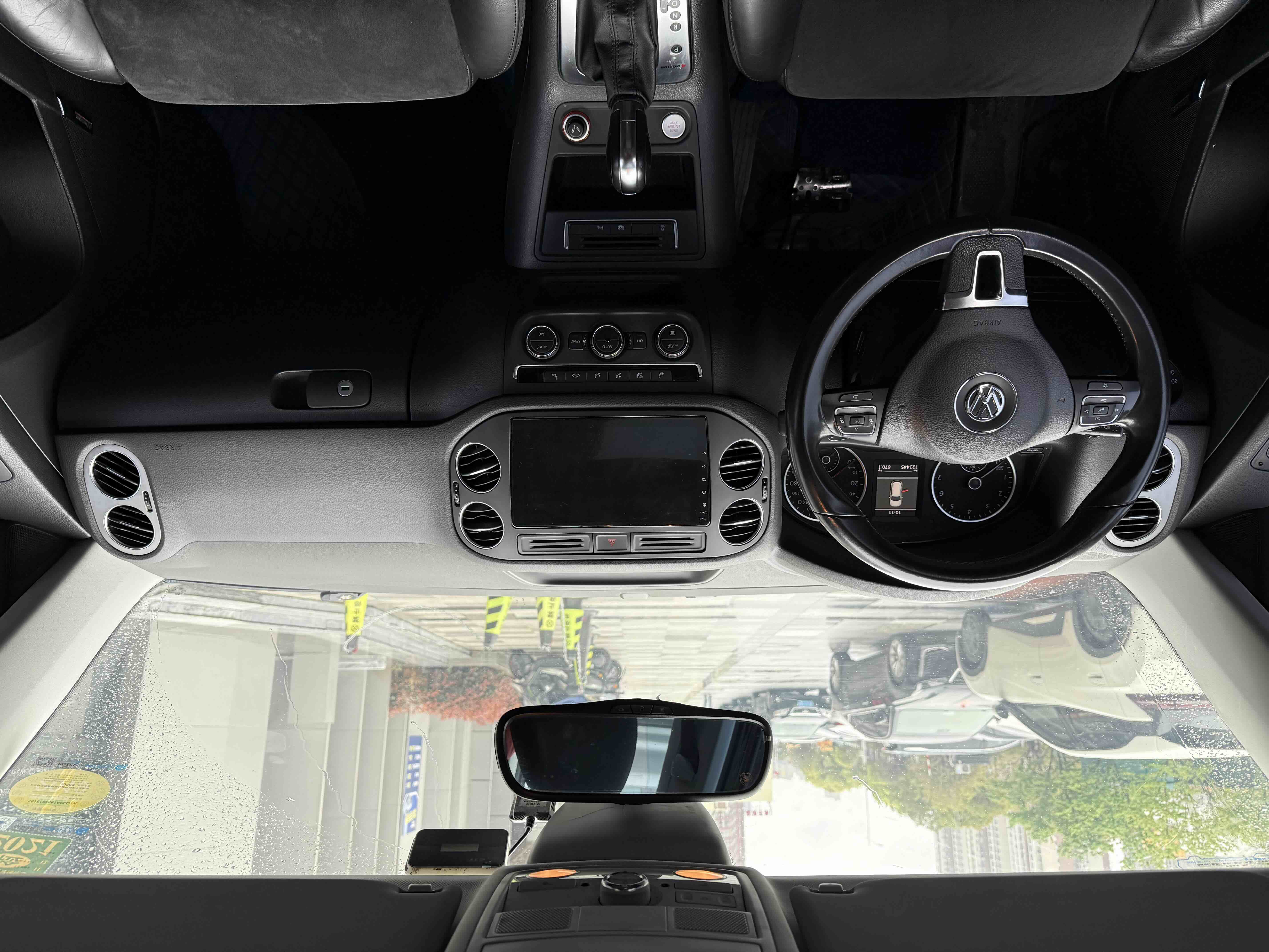 Volkswagen Tiguan 2014 car image #9