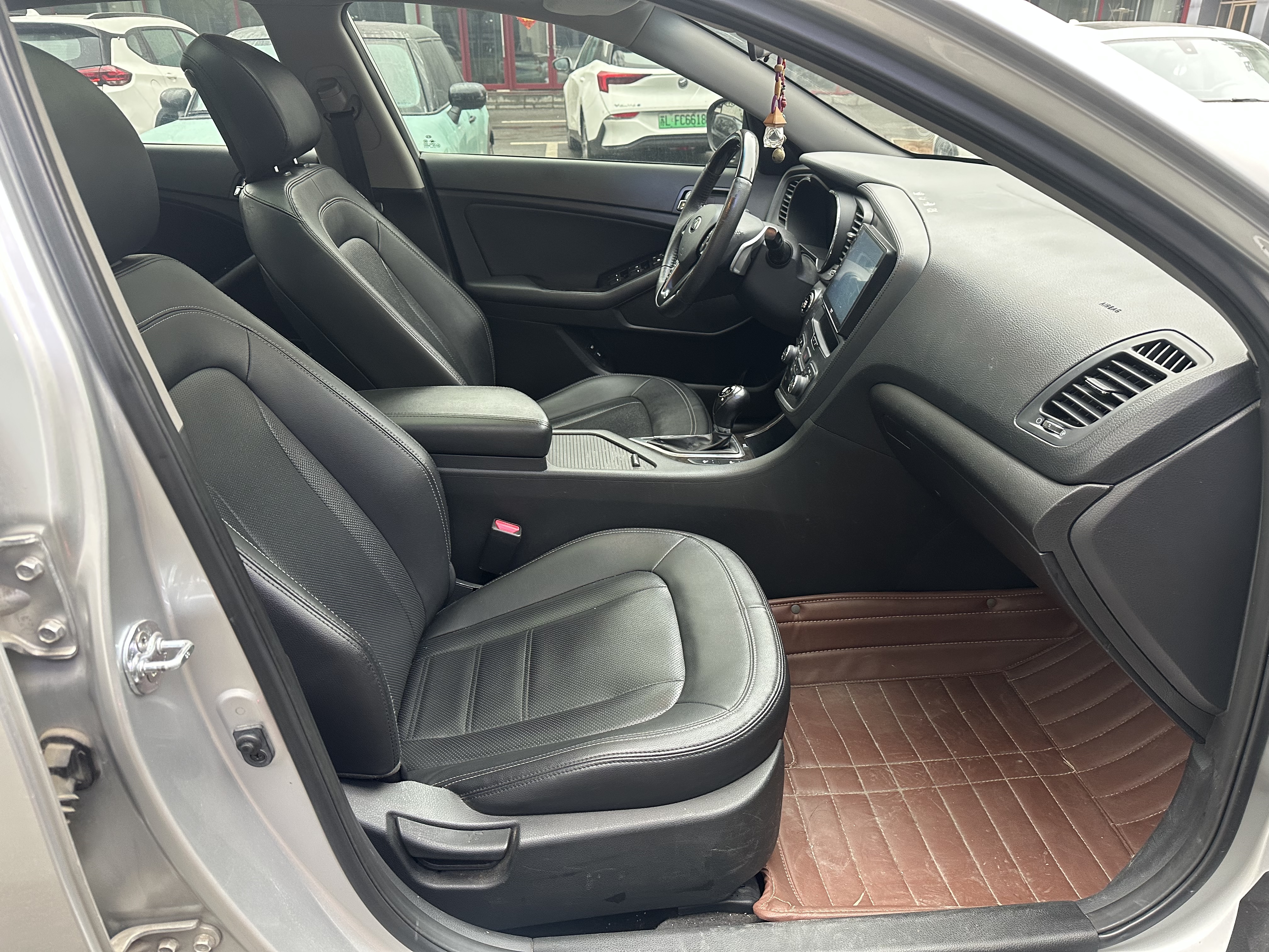 Kia K5 2012 car image #9