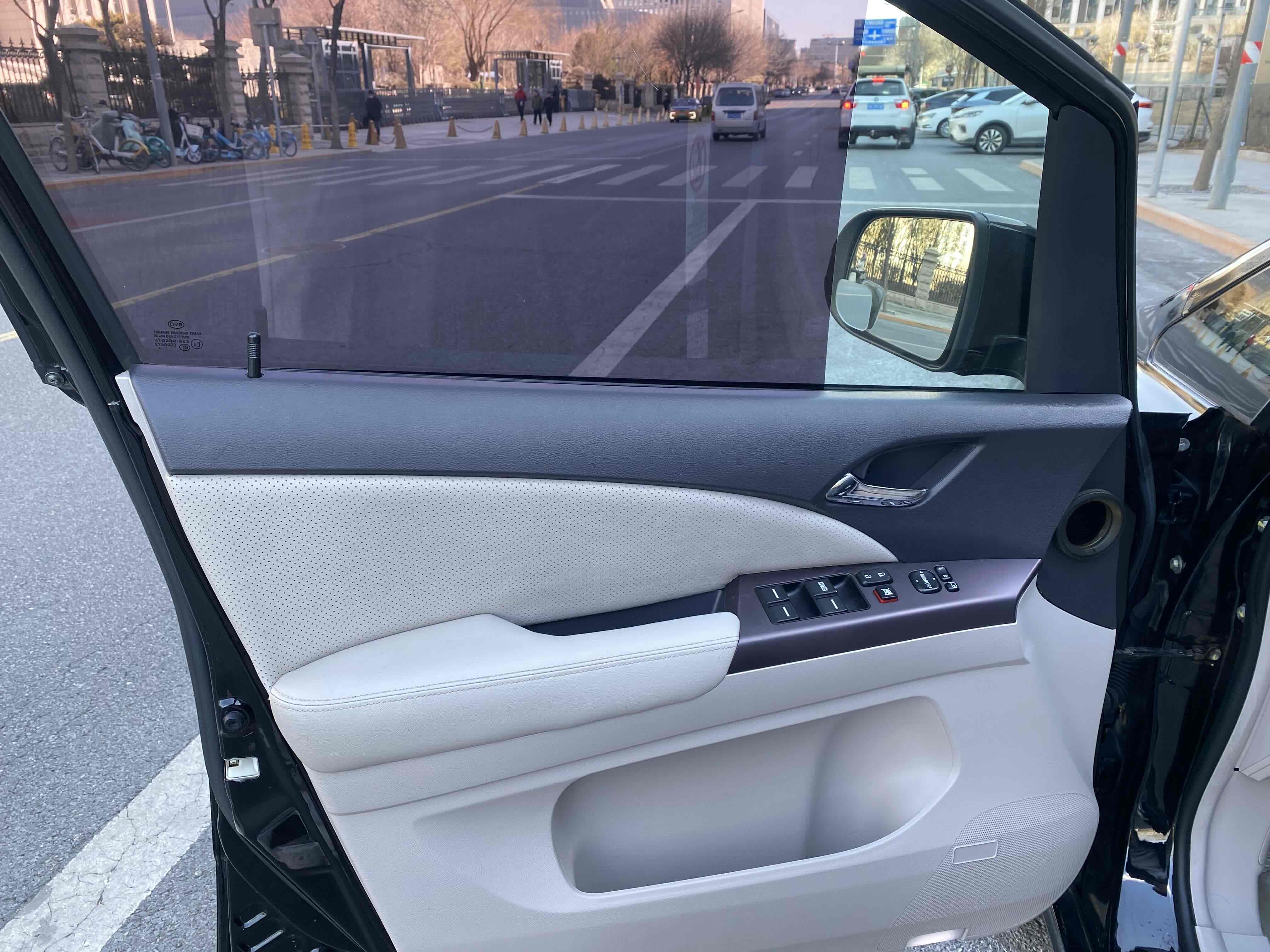 BYD e6 2014 car image #9