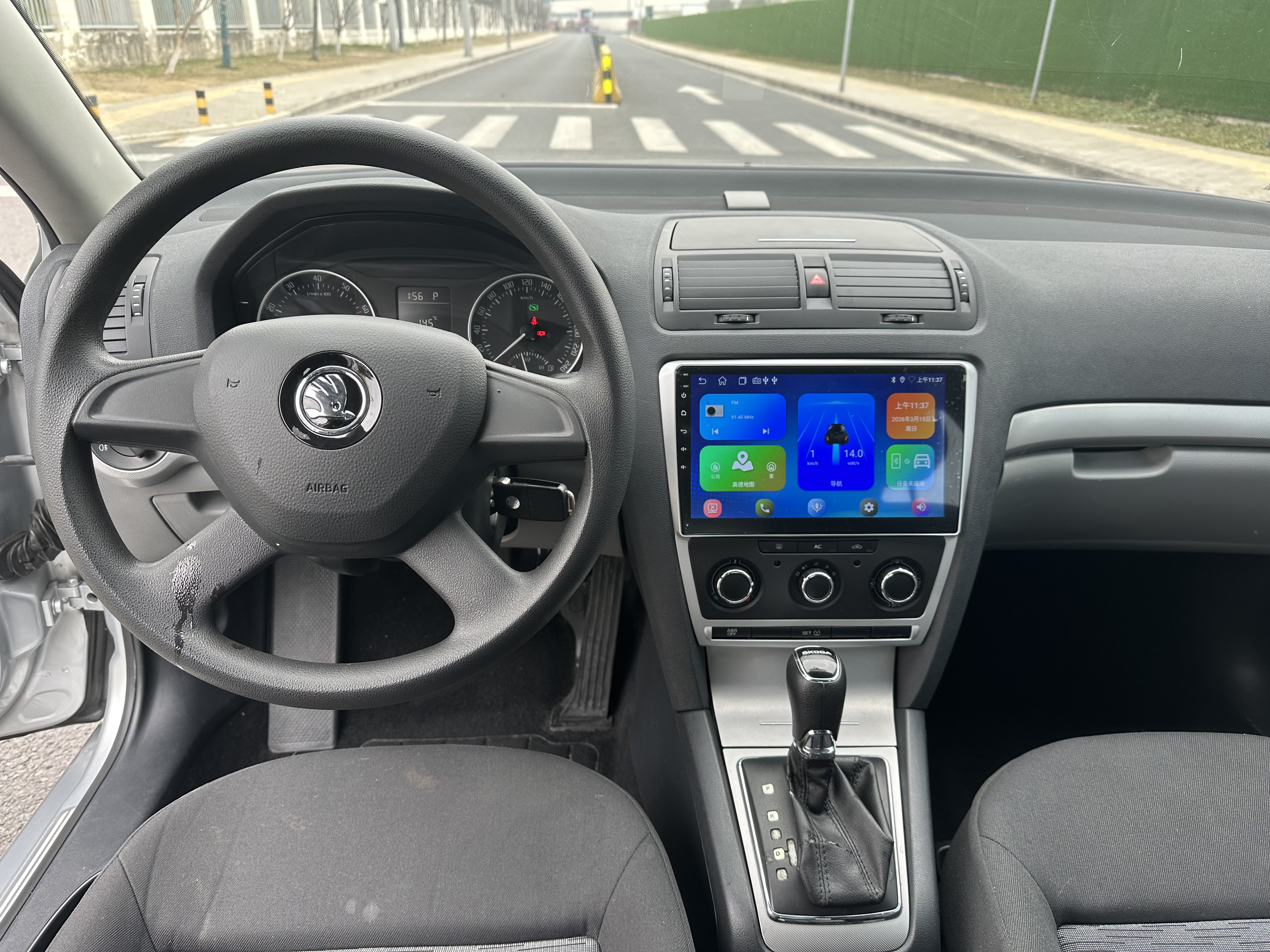 Skoda Octavia 2013 car image #9