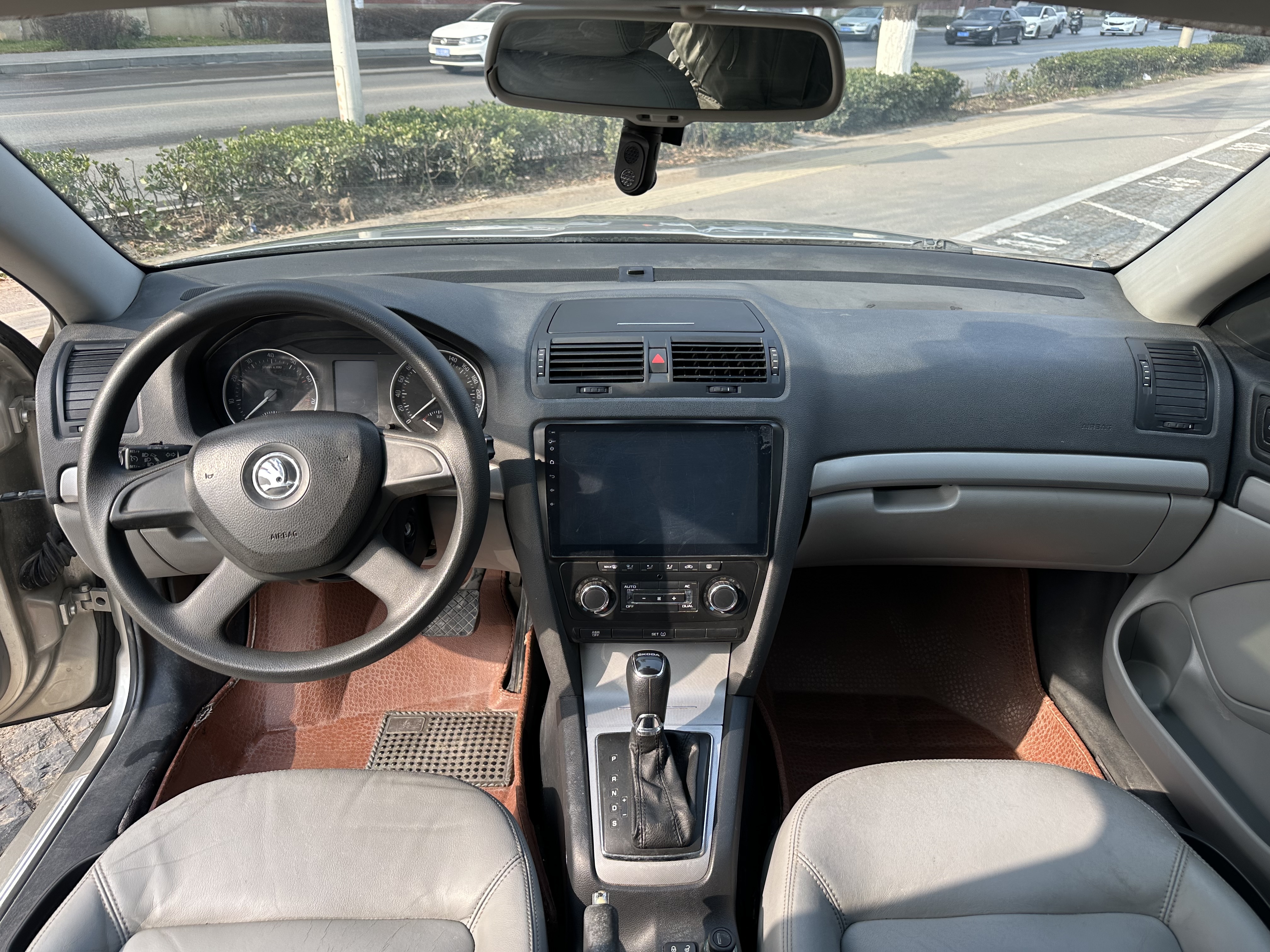 Skoda Octavia 2013 car image #9