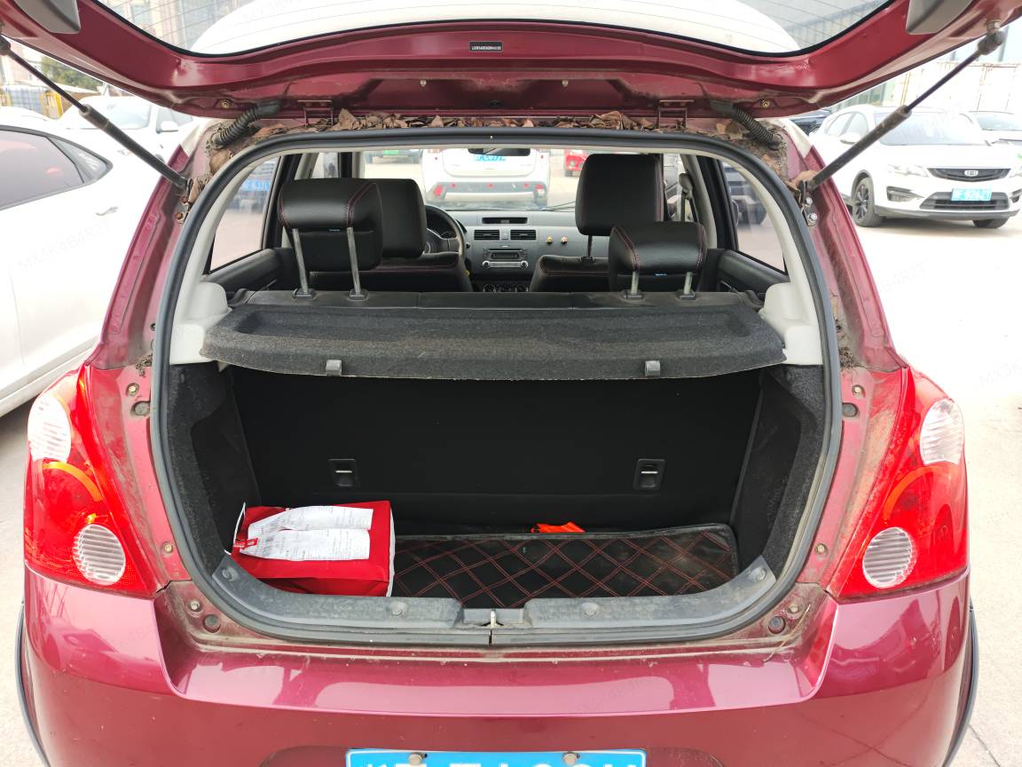 Suzuki Swift 2016 car image #9