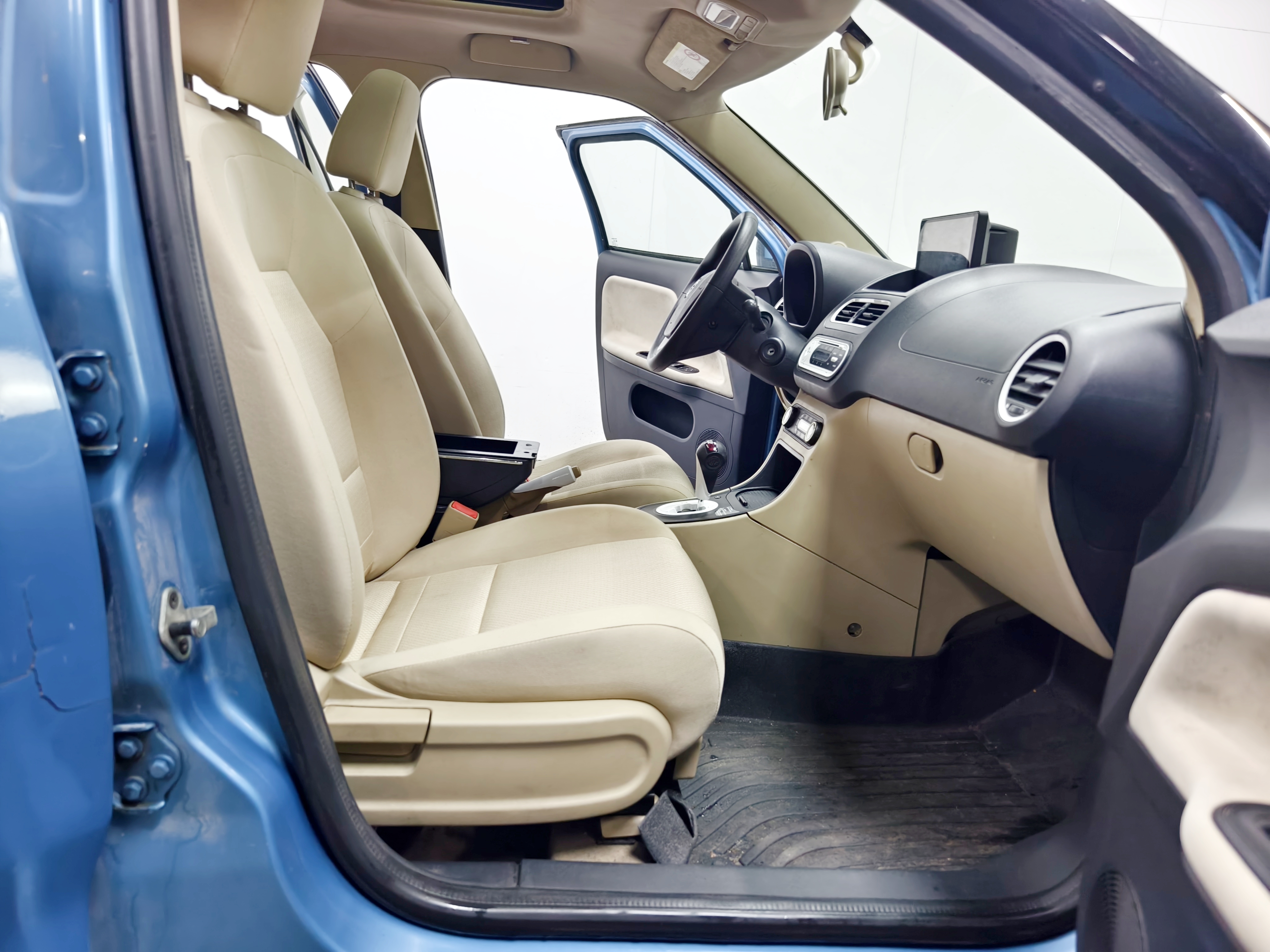 MG 3 2011 car image #9