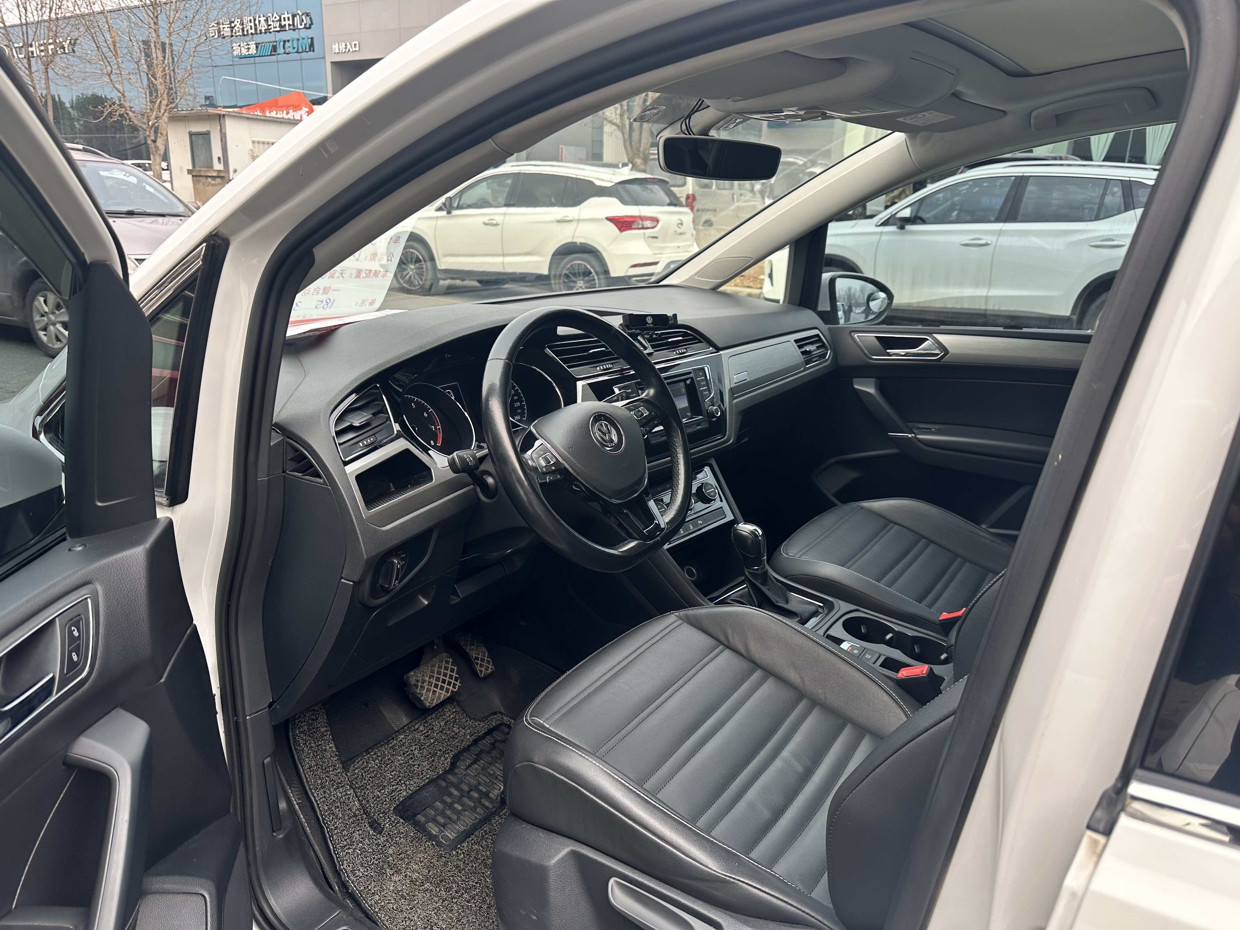 Volkswagen Touran 2017 #9 Volkswagen Touran 2017 car image #9