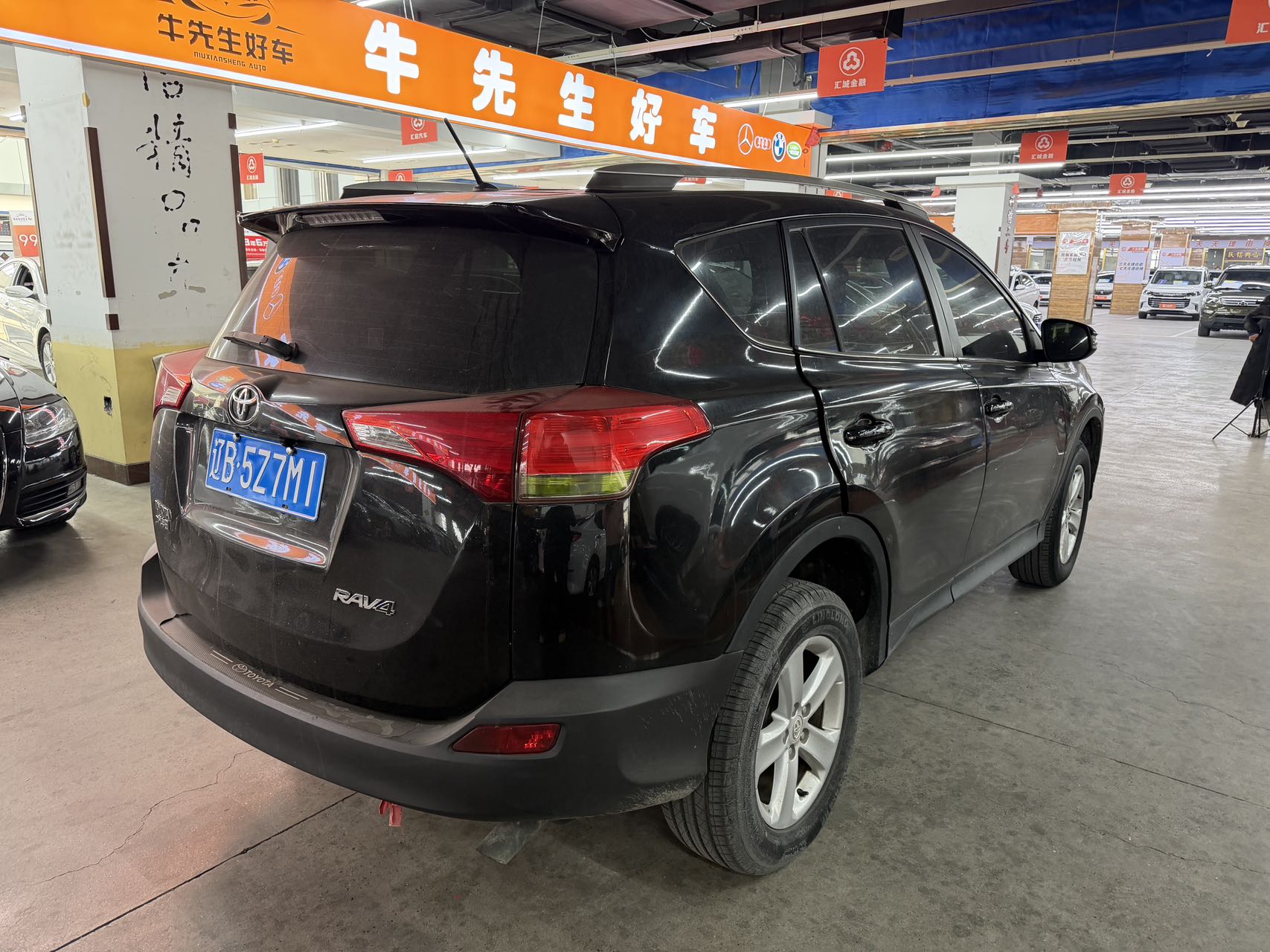 Toyota RAV4 2014 immagine di auto #9