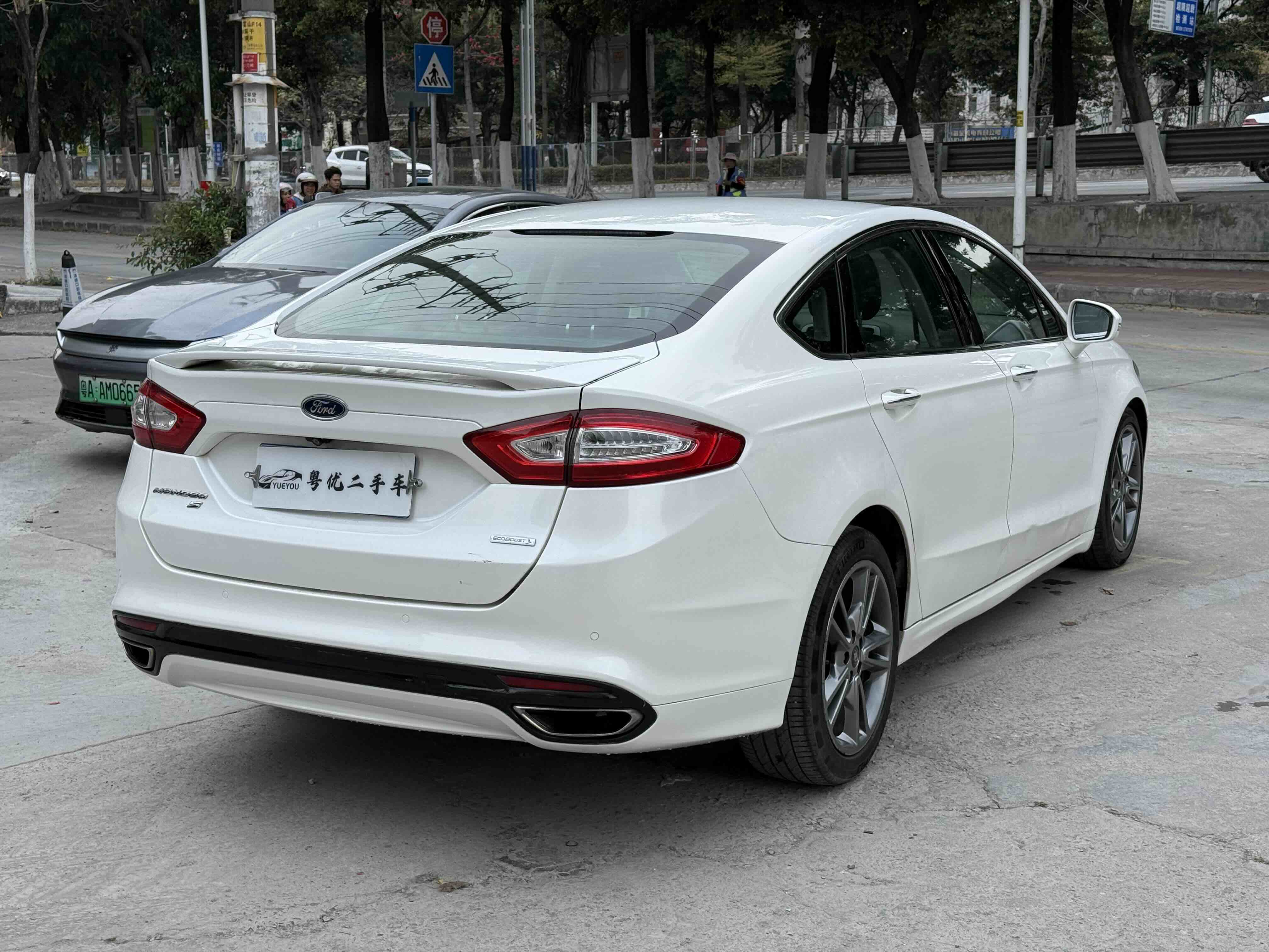 Ford Mondeo 2014 car image #9