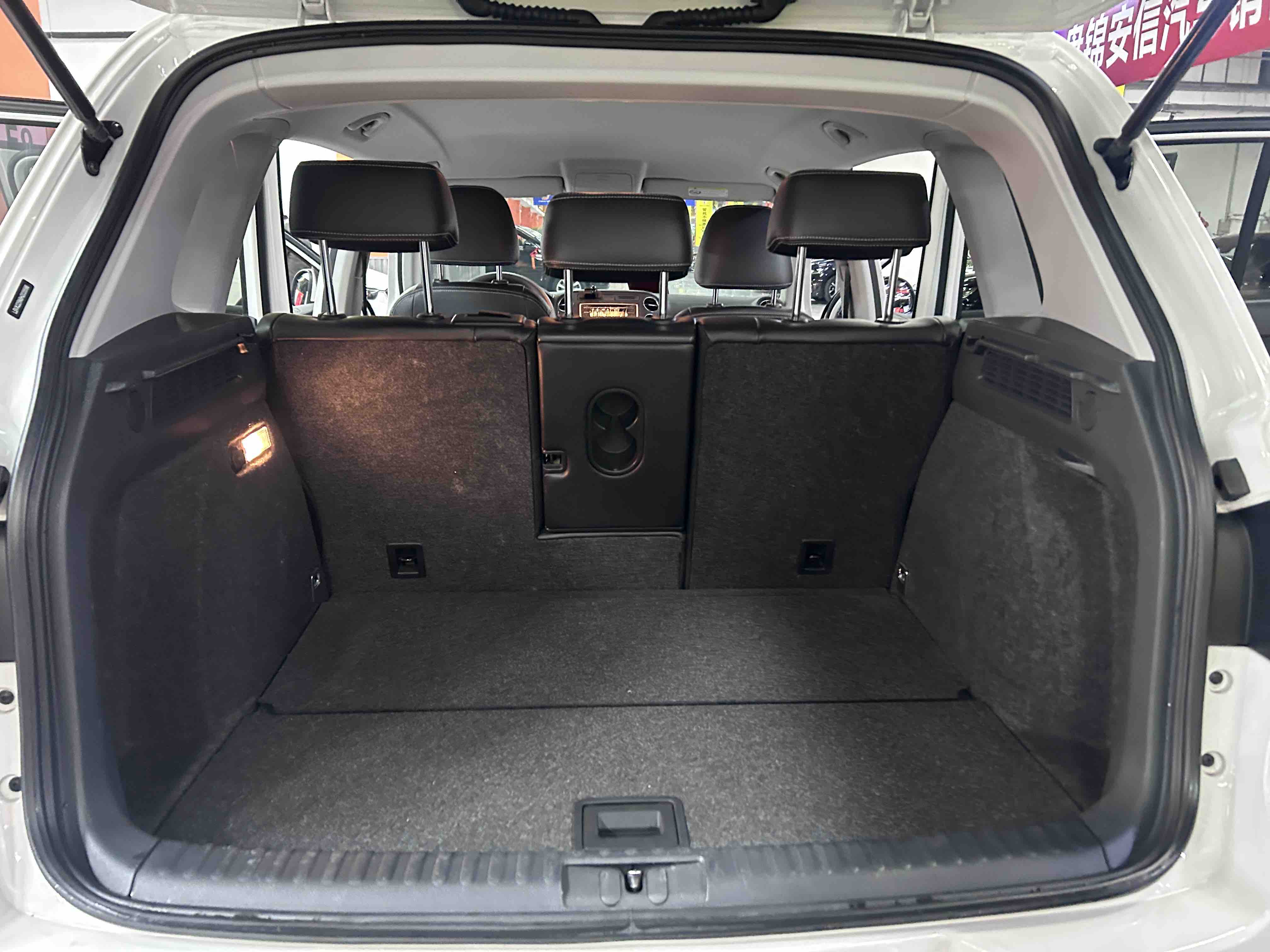 Volkswagen Tiguan 2017 car image #9