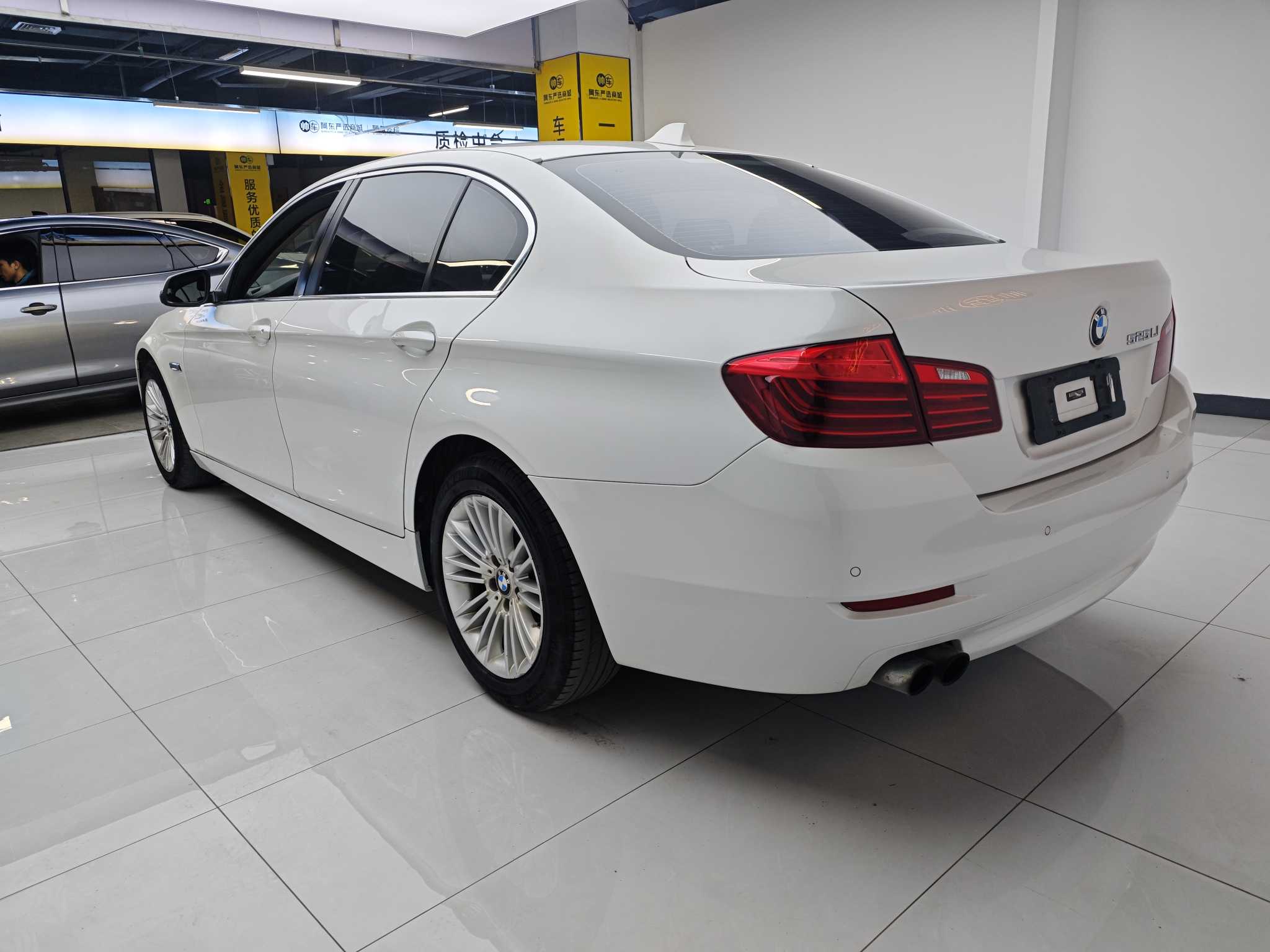 BMW 5 Series 2016 car image #9