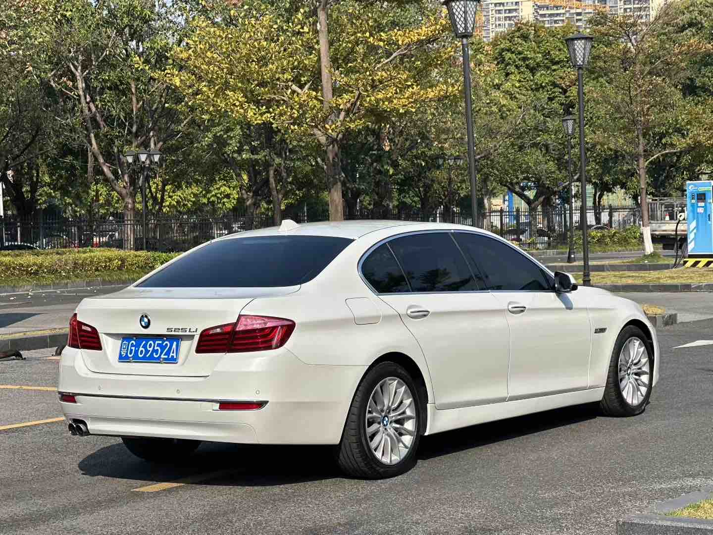 BMW 5 Series 2013 #9 BMW 5 Series 2013 car image #9