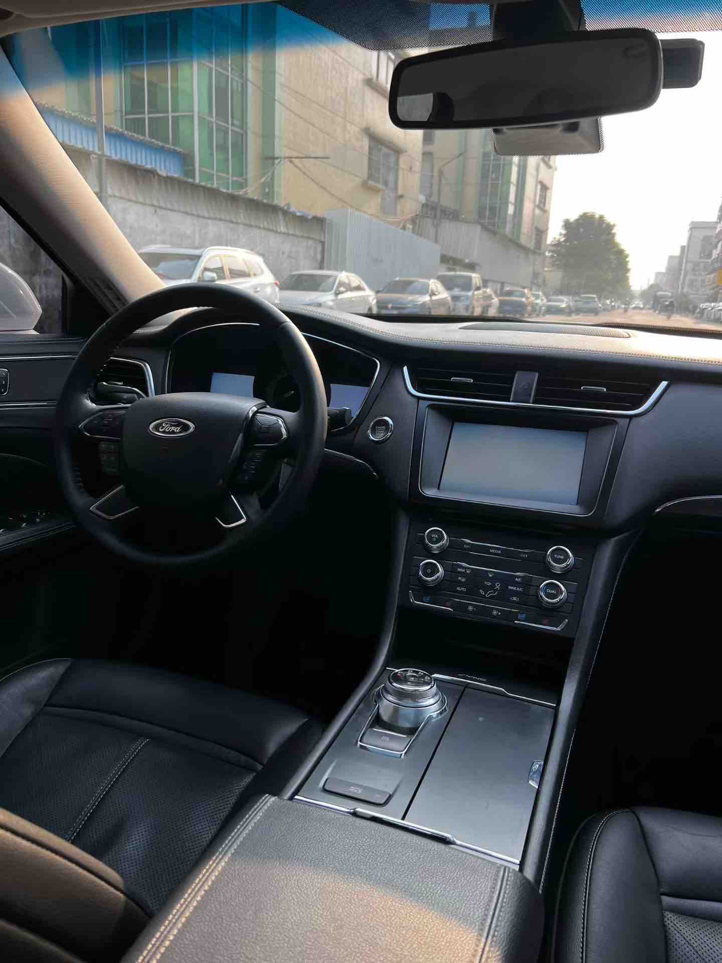 Ford Taurus 2016 car image #9