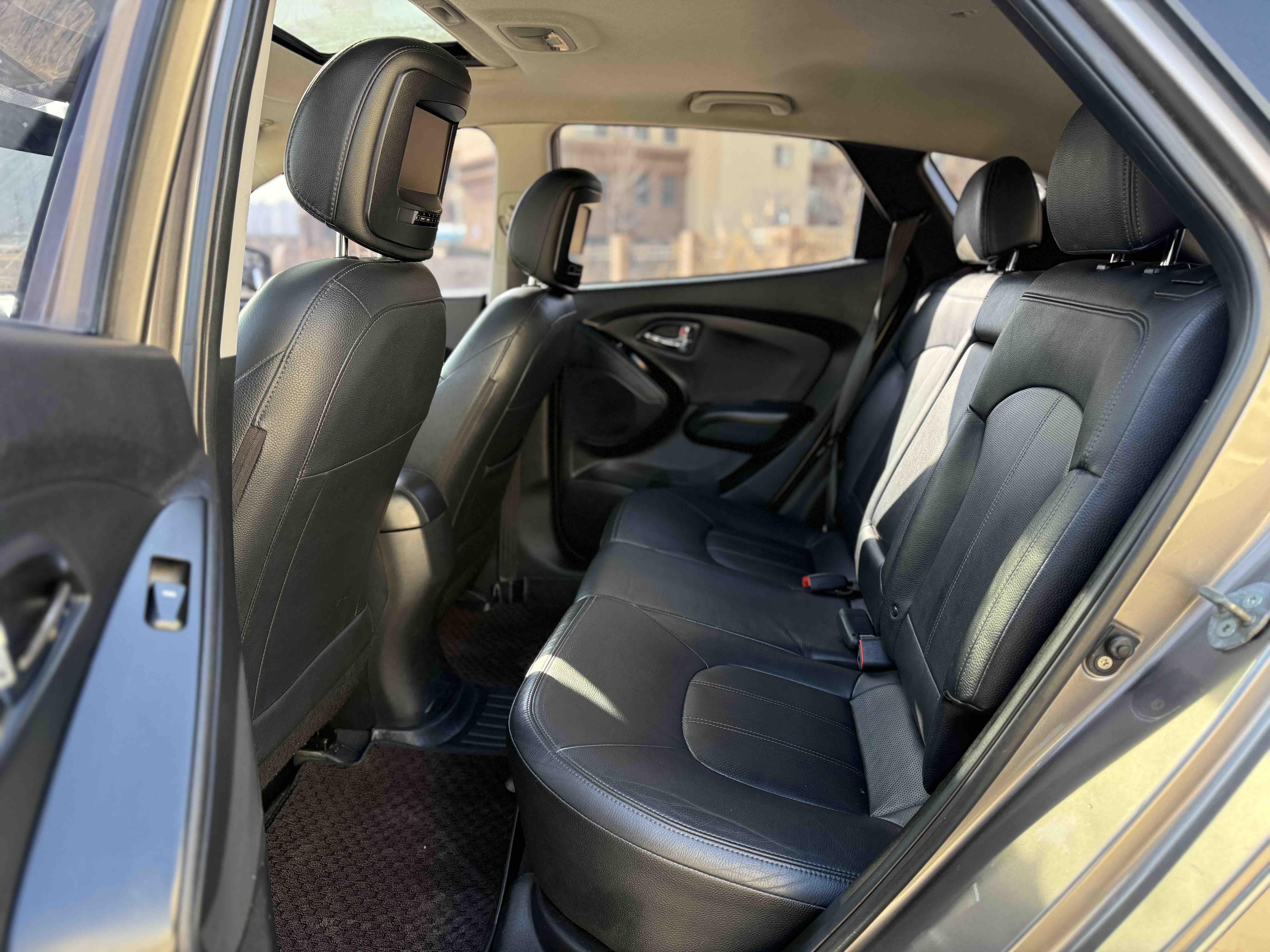 Hyundai ix35 2012 car image #9