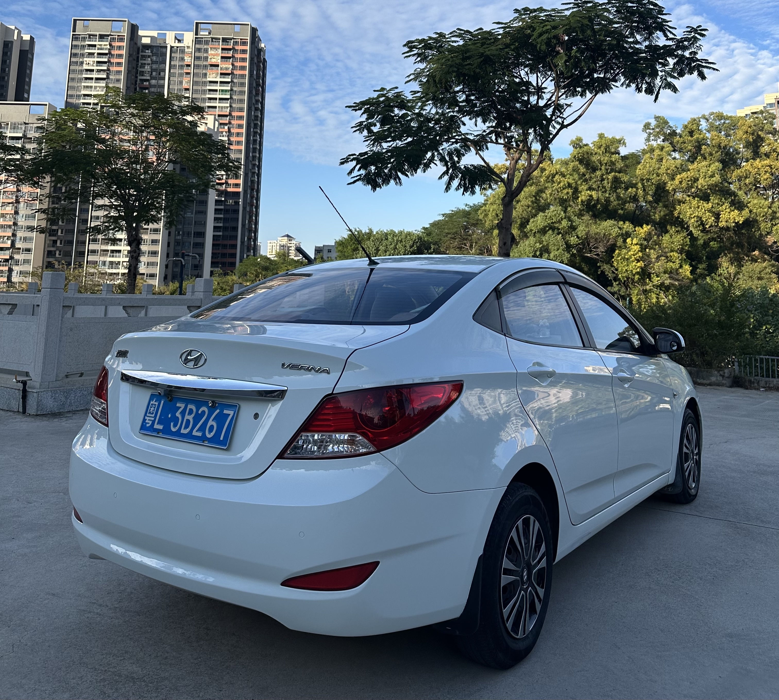 Hyundai Reina 2013 car image #9