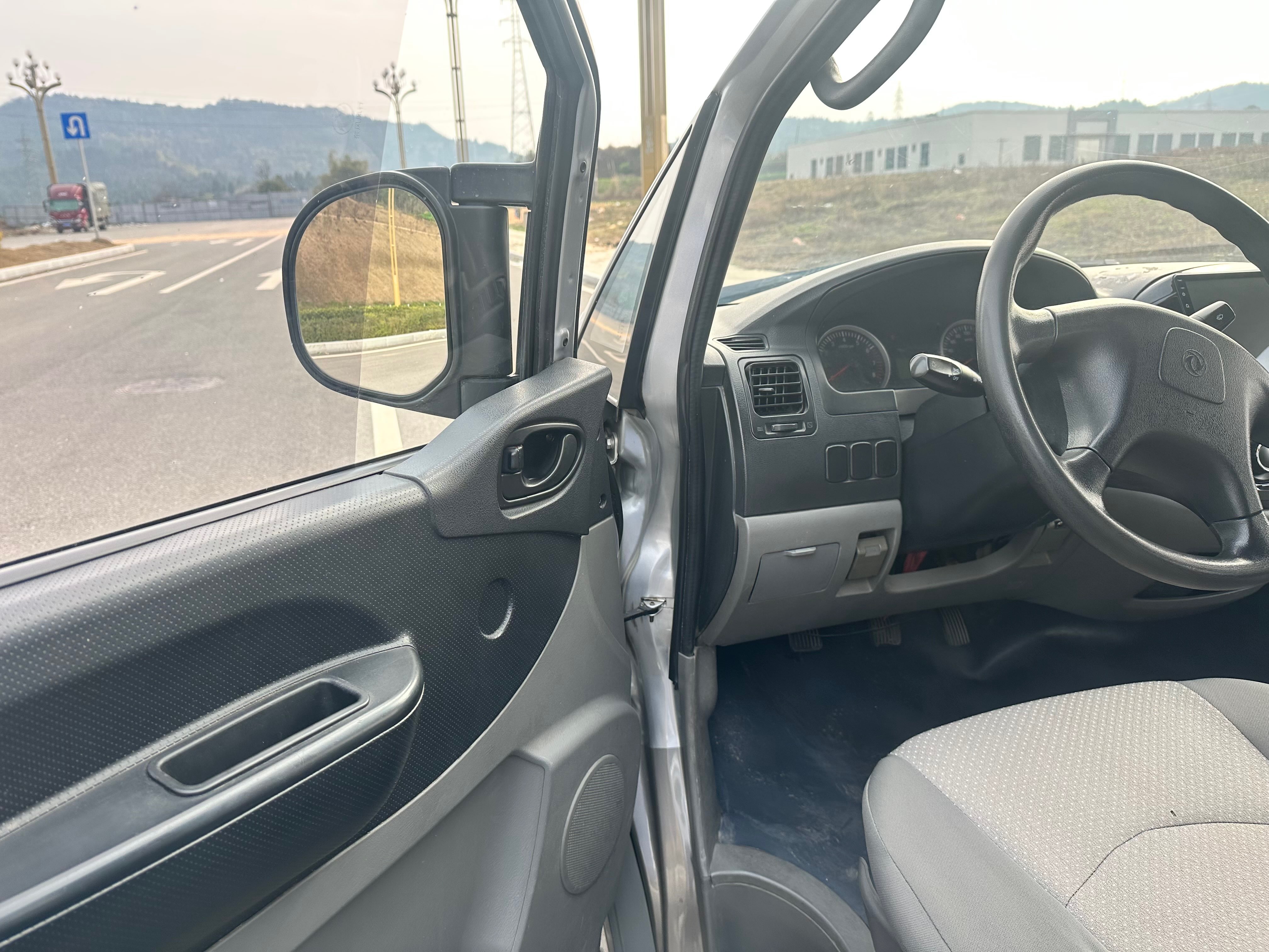 Forthing Lingzhi 2014 car image #9