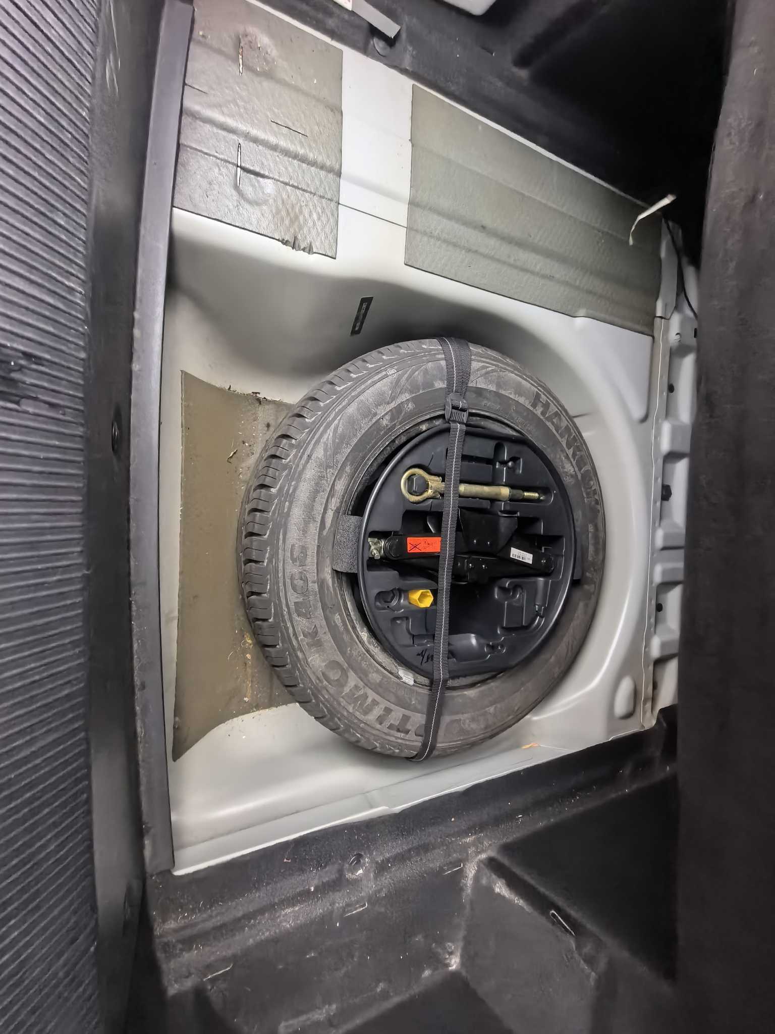 Citroen C4L 2015 car image #9