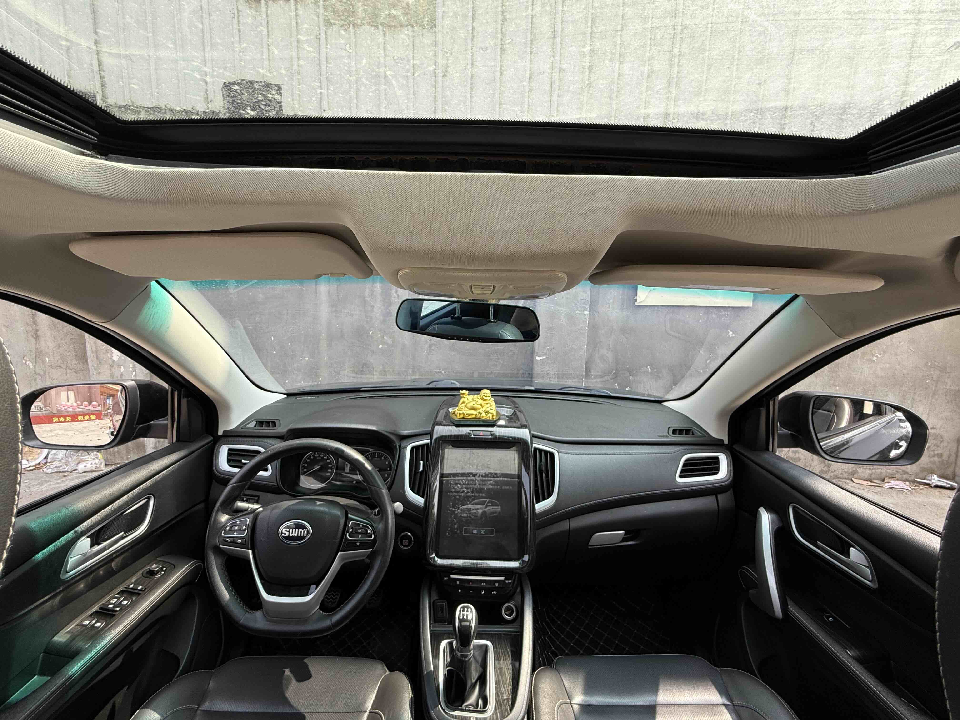 SWM X7 2017 car image #9