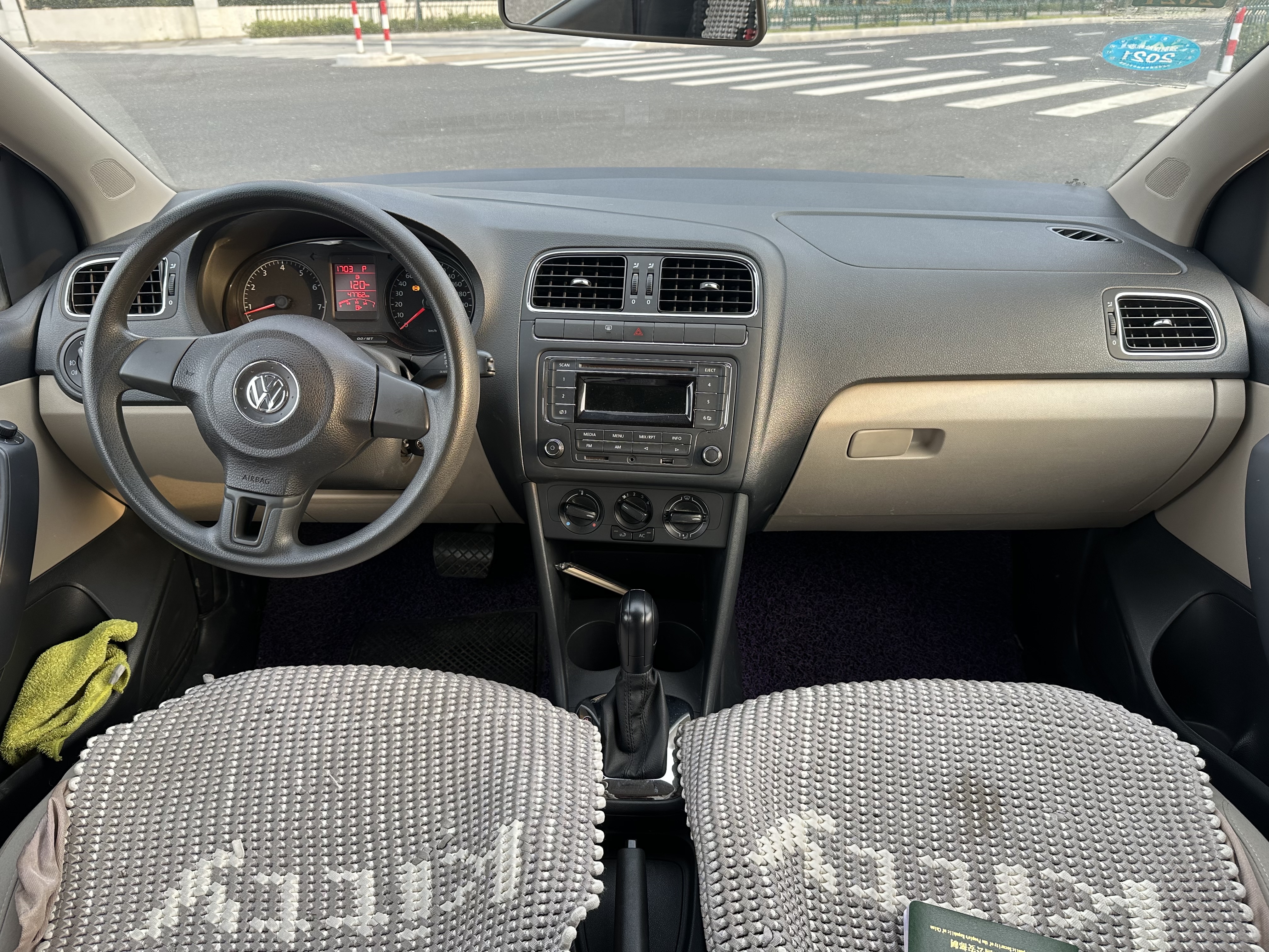 Polo 2014 car image #9