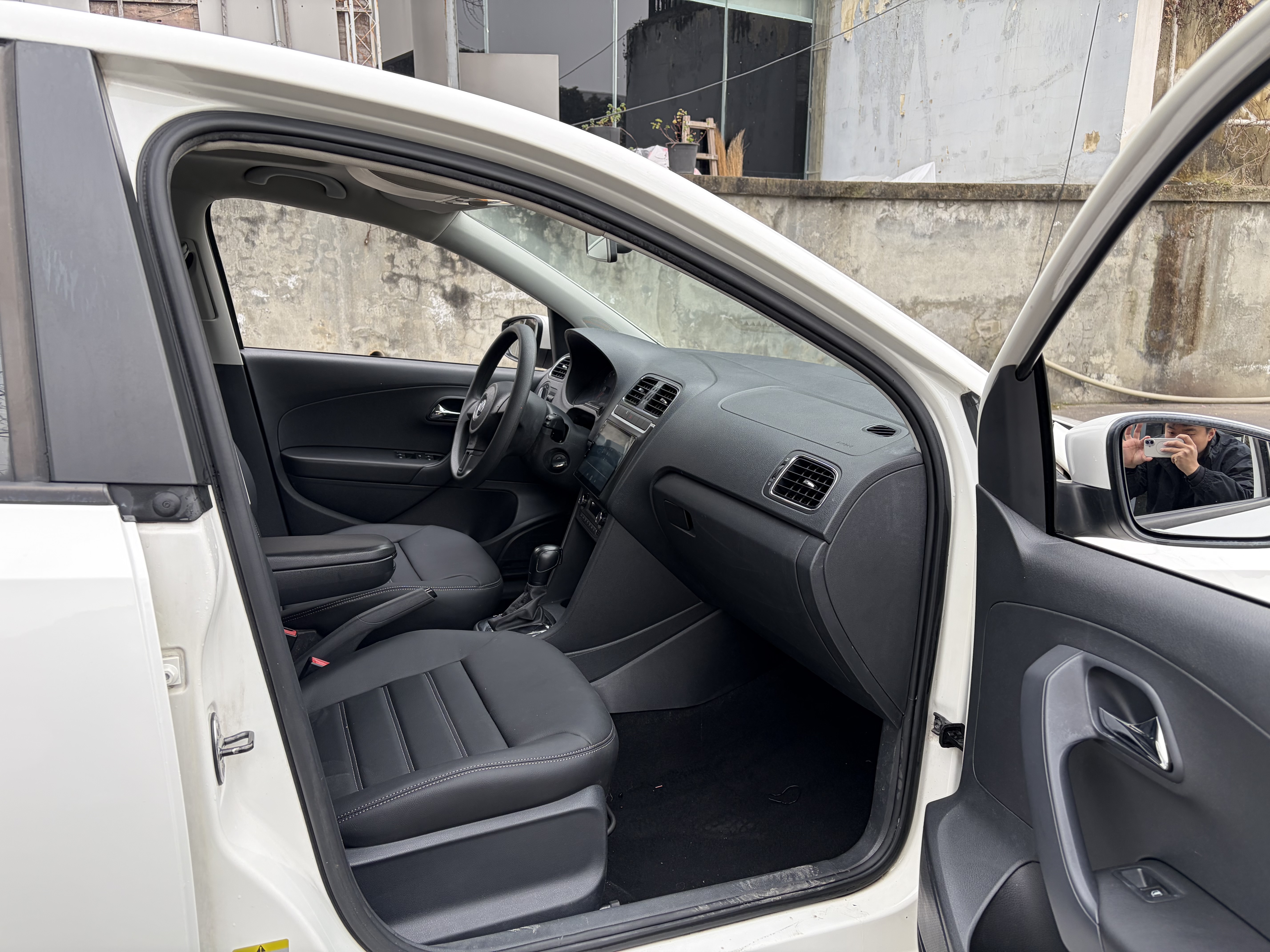 Volkswagen Polo 2014 car image #9