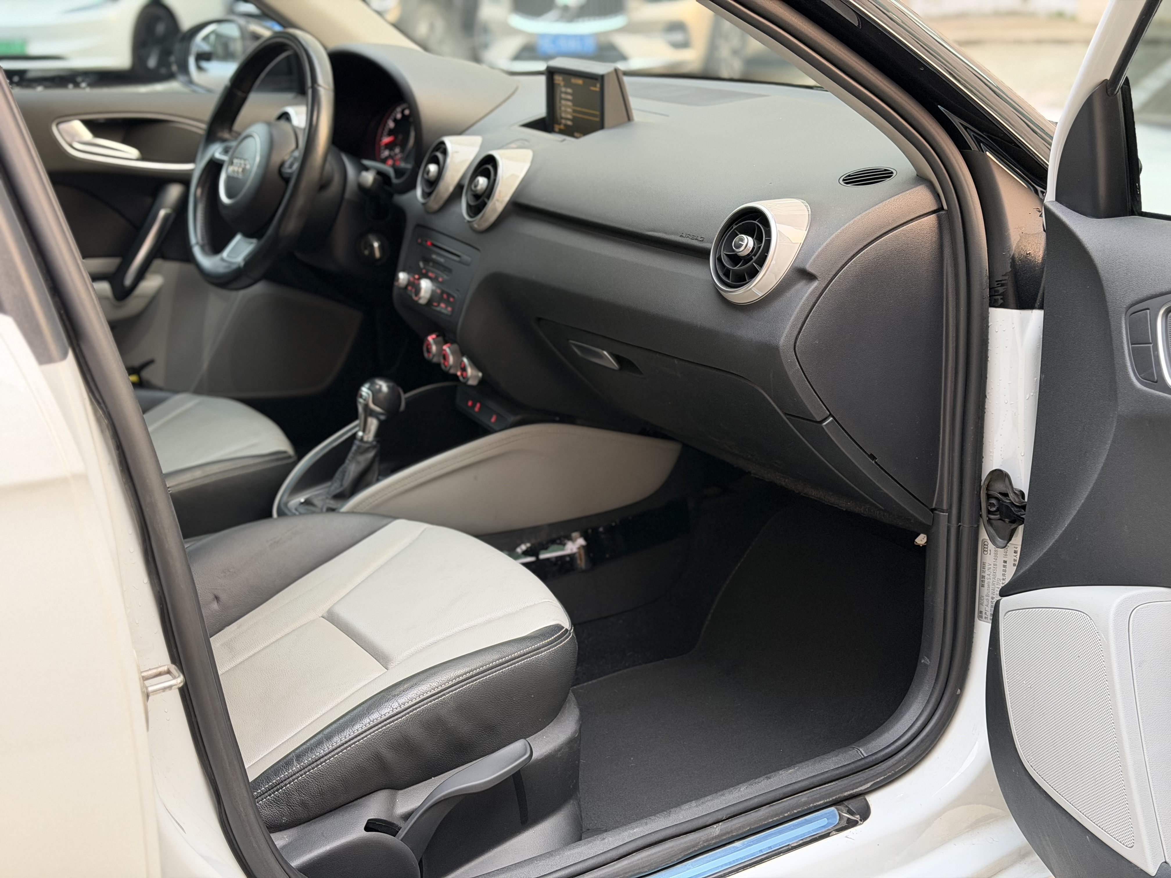 Audi A1 2014 car image #9